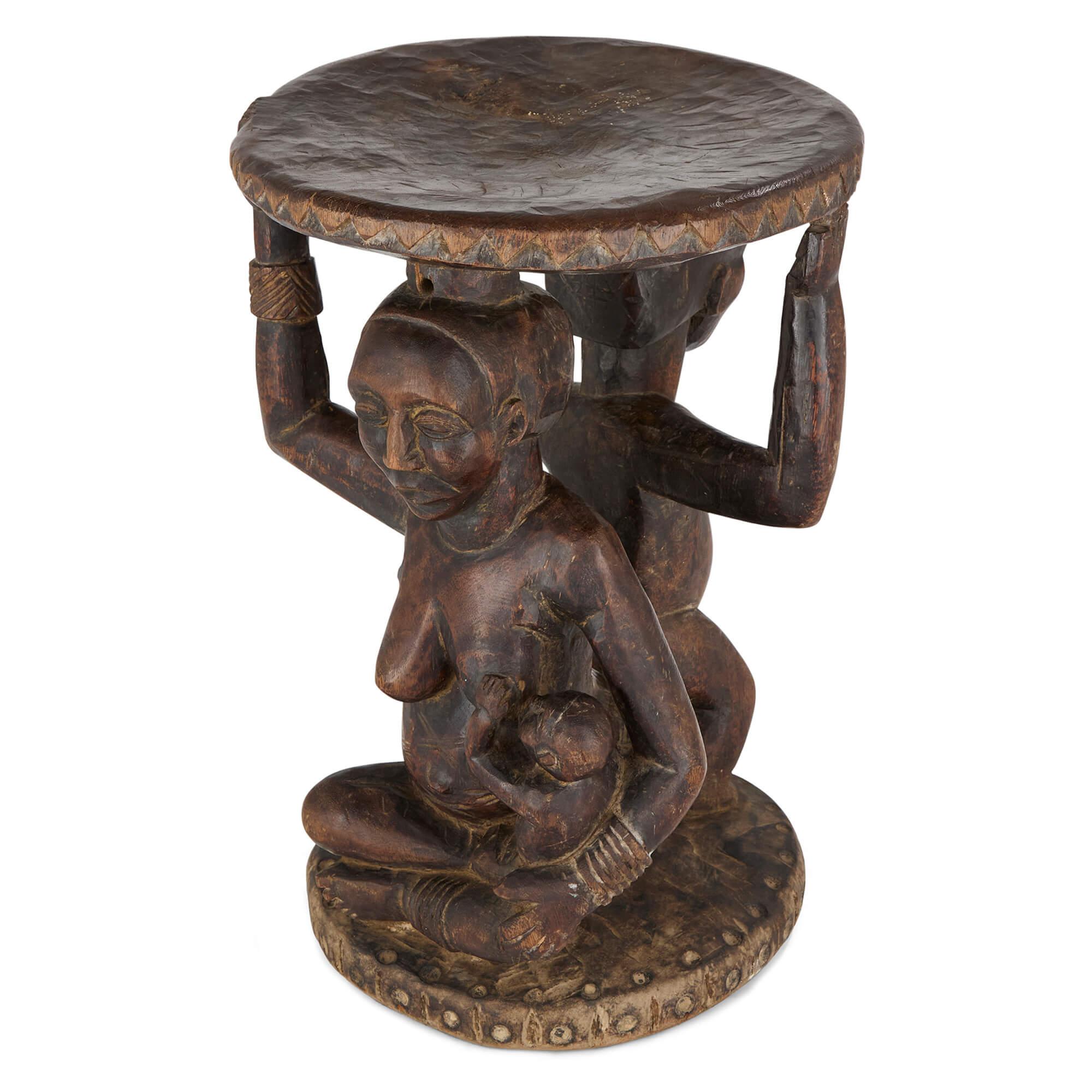 Geschnitzte afrikanische Luba Karyatide Zeremonieller Hocker Weiblich Männlich Kind Figuren im Zustand „Gut“ im Angebot in London, GB