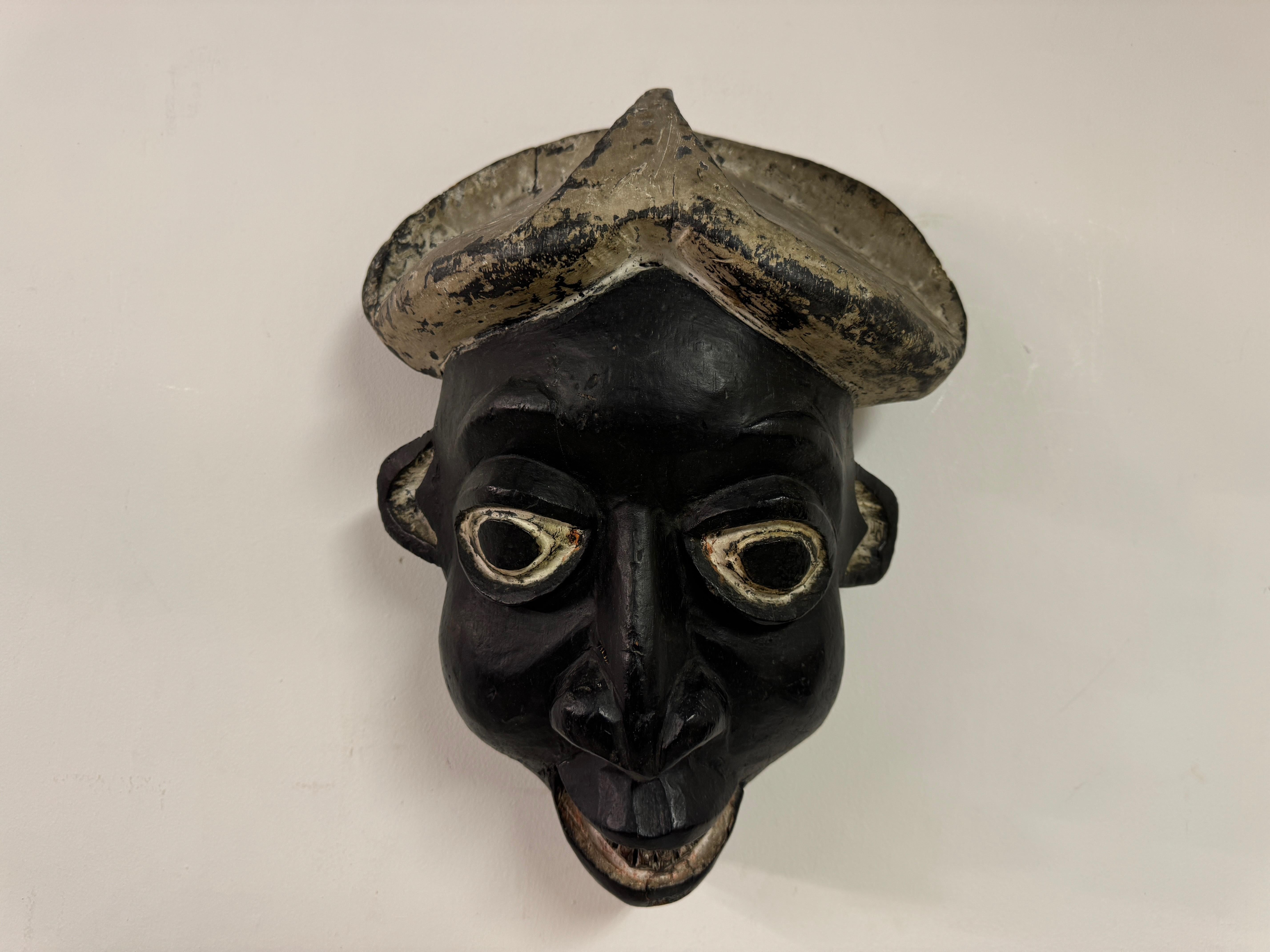 Tribale Maschera africana intagliata in vendita