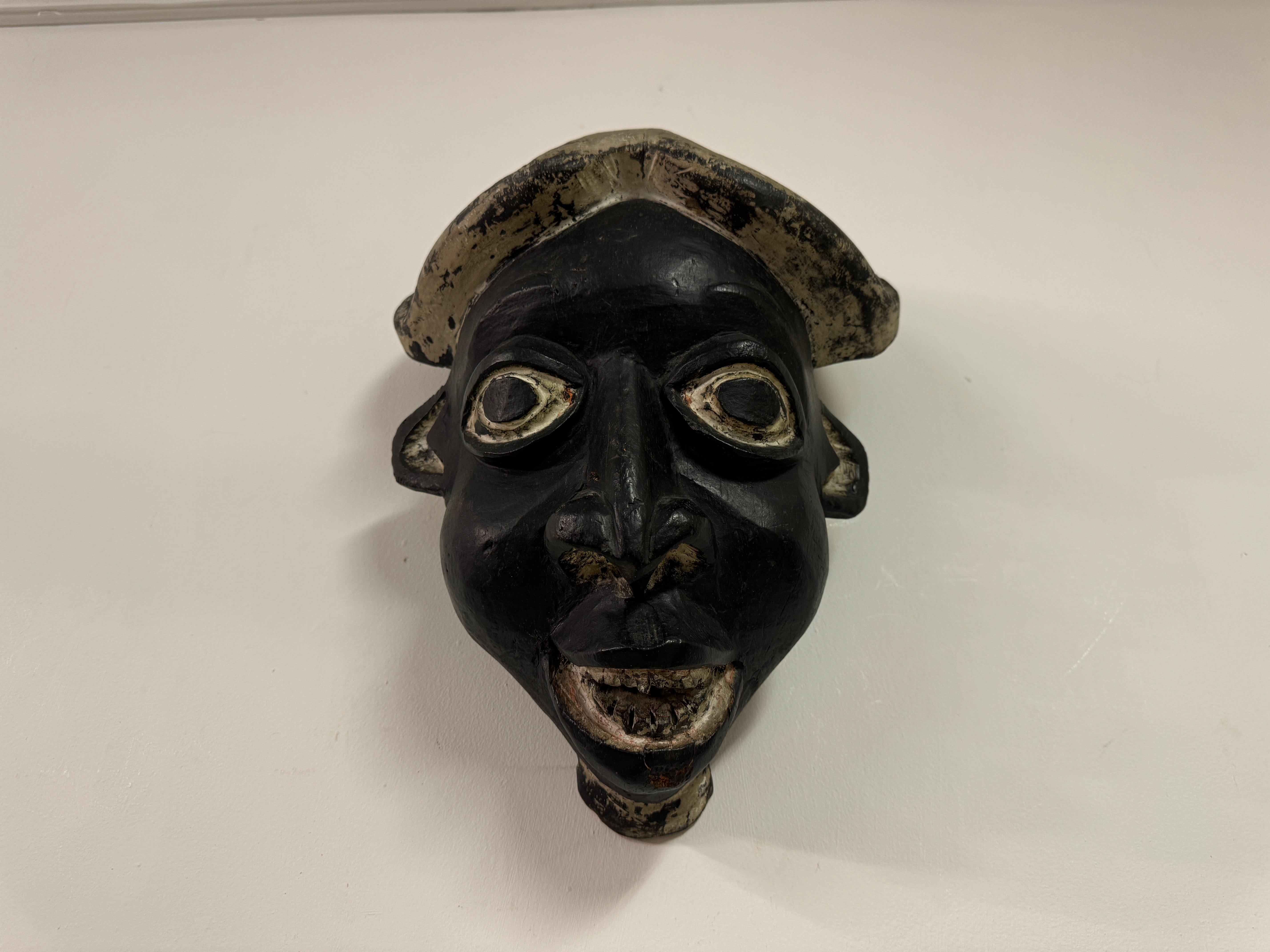Maschera africana intagliata in vendita 2