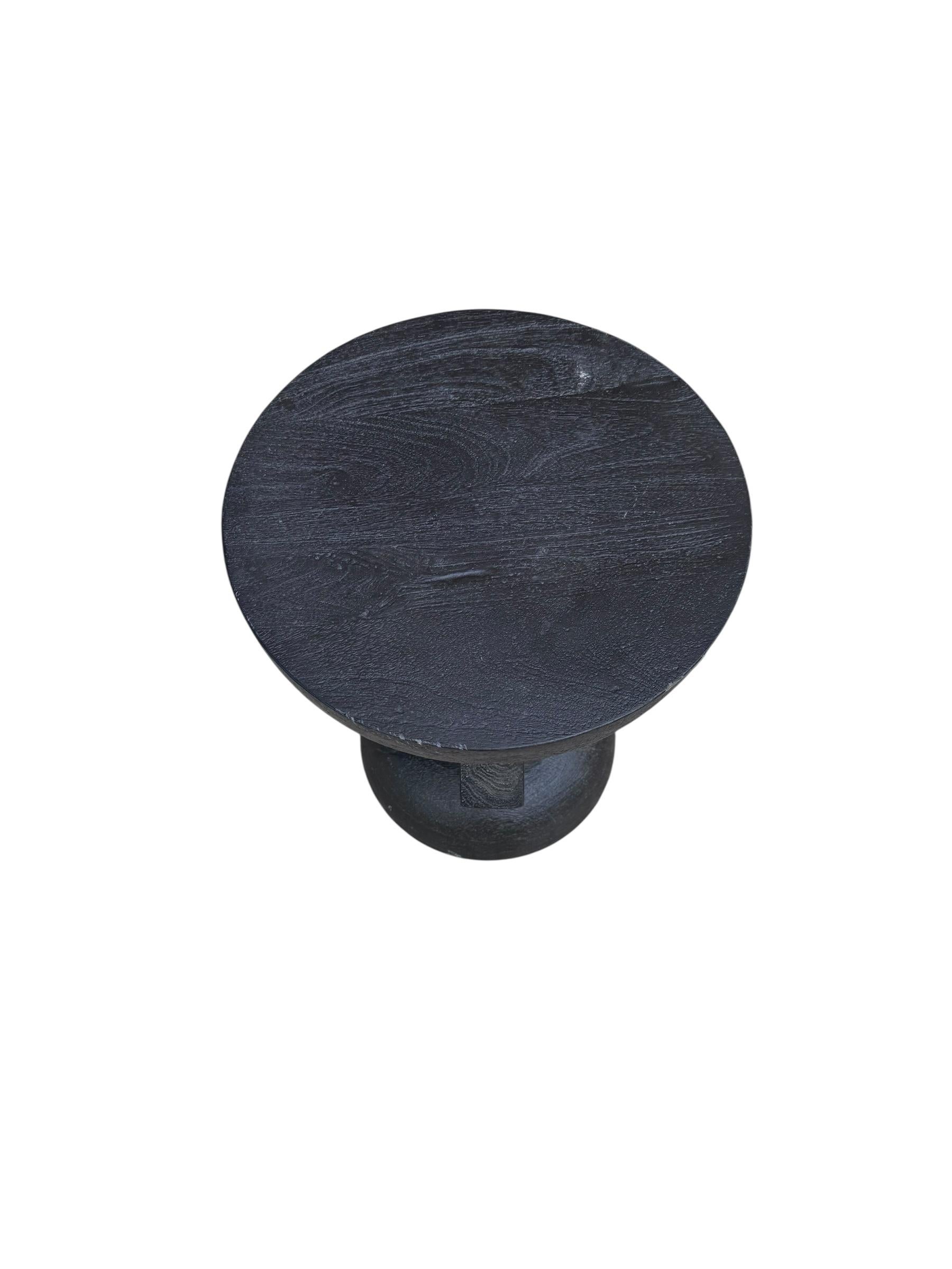 Carved African Tribal Style Black Statuette Side Table

Bring sculpted art into your space with this statuette side table. The pedestal of the table is carved with a rectangular cross design.

Circa 21st Century

Dimensions
H 20