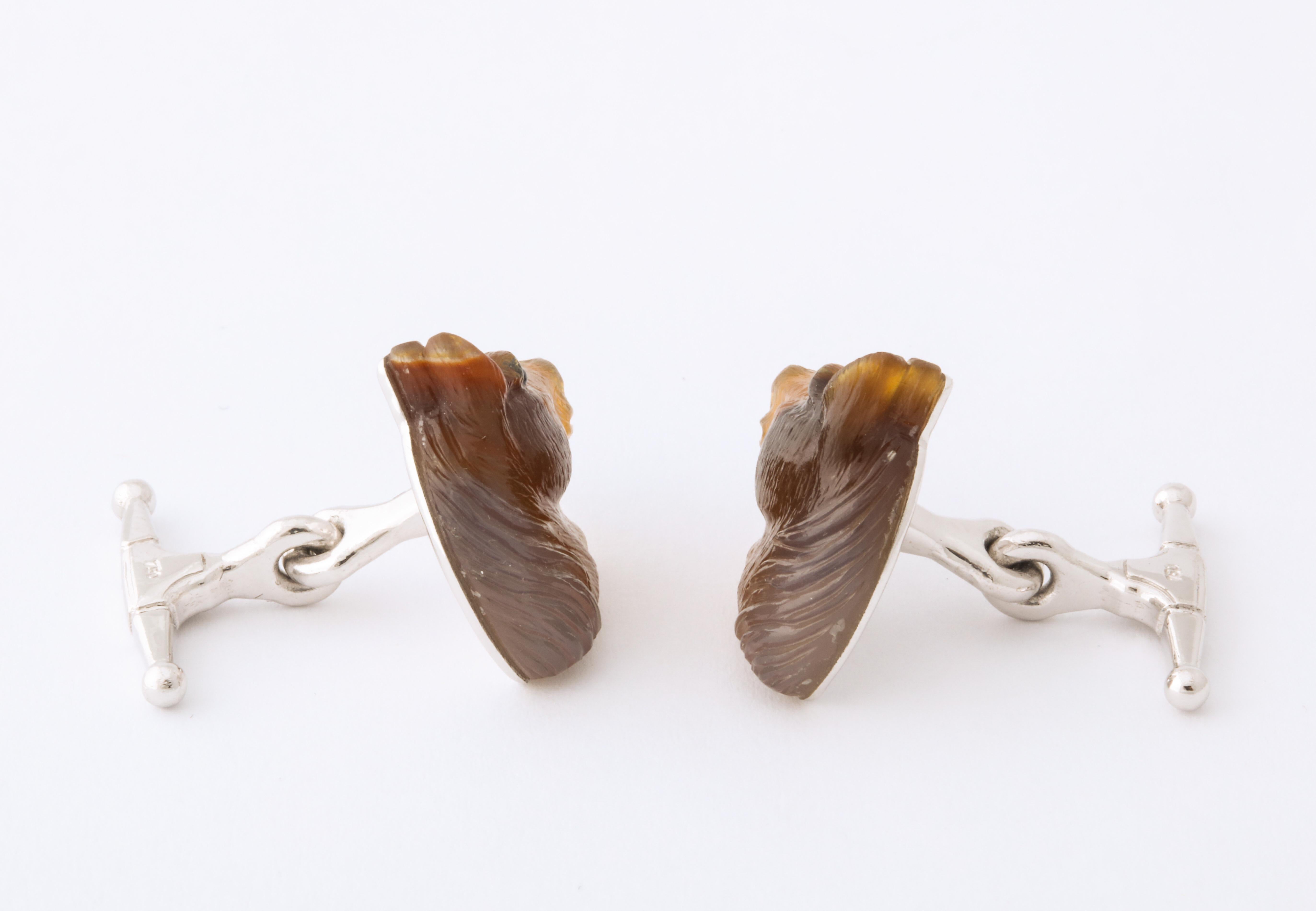 Carved Agate and Gold Horse Cufflinks 1