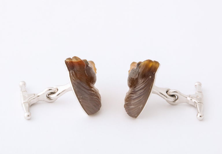 Carved Agate and Gold Horse Cufflinks For Sale 1