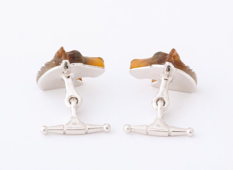 Carved Agate and Gold Horse Cufflinks For Sale 2