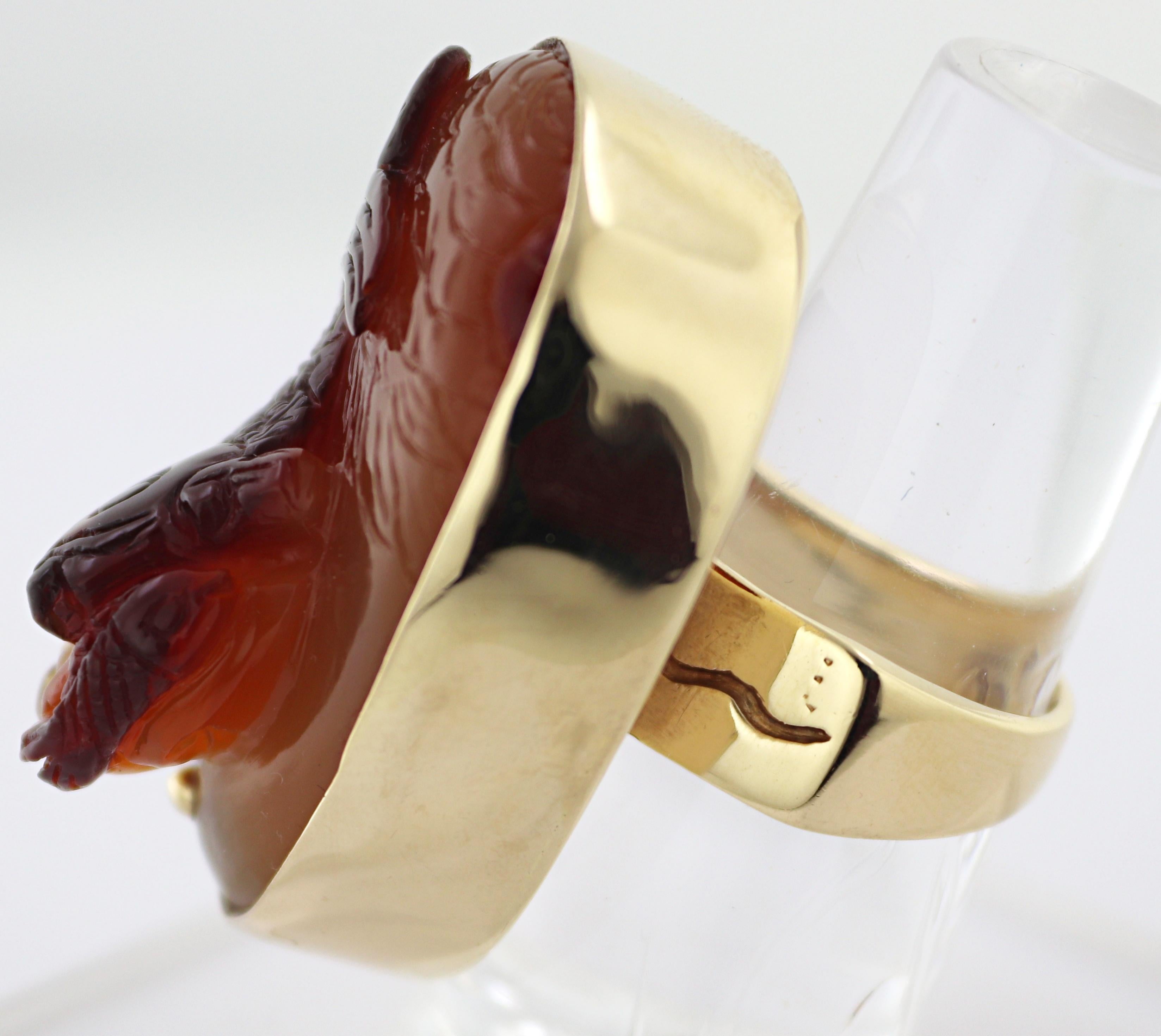 Carved Agate Fish, 14K Yellow Gold Ring For Sale 4