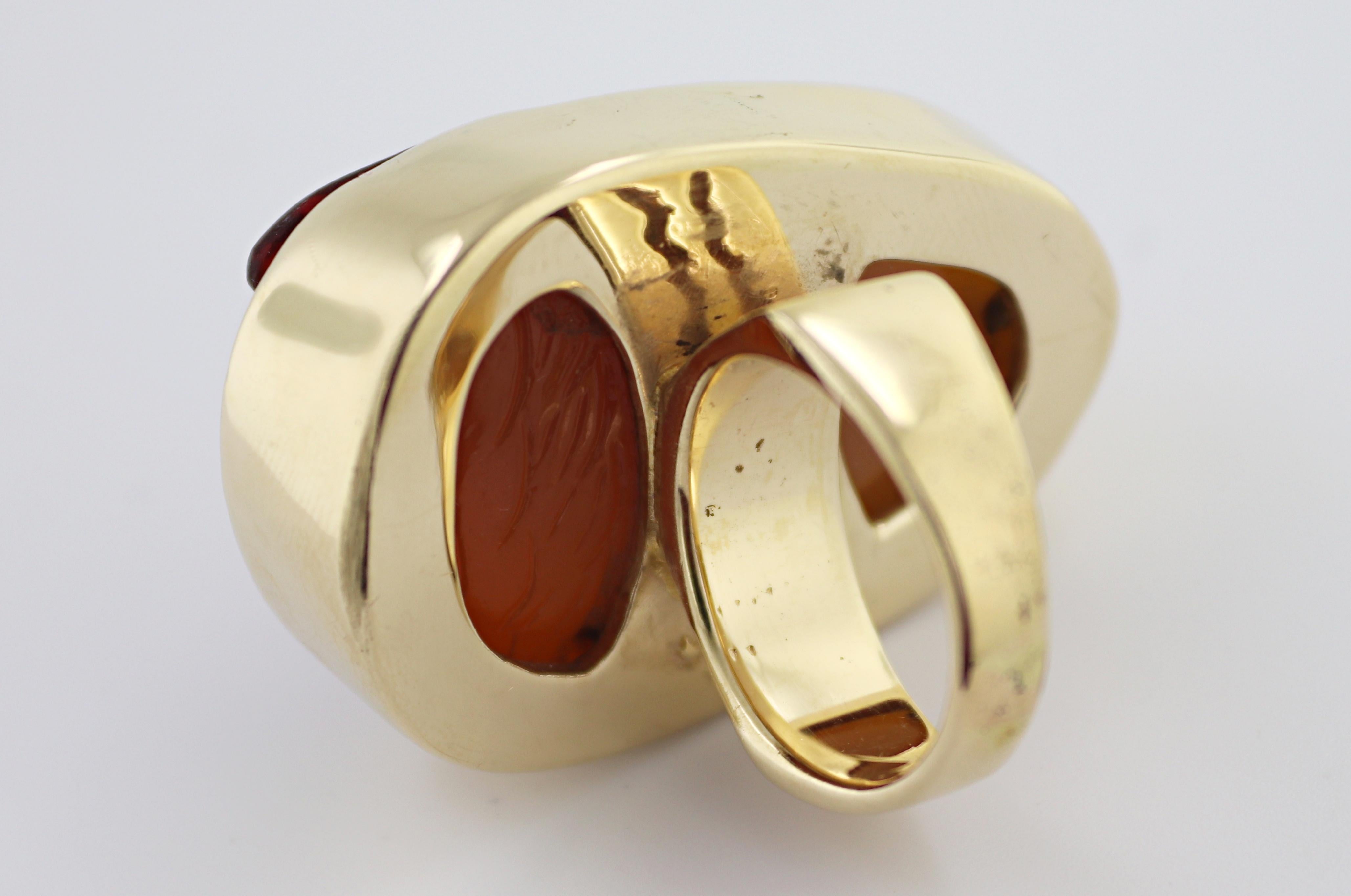 Carved Agate Fish, 14K Yellow Gold Ring For Sale 5