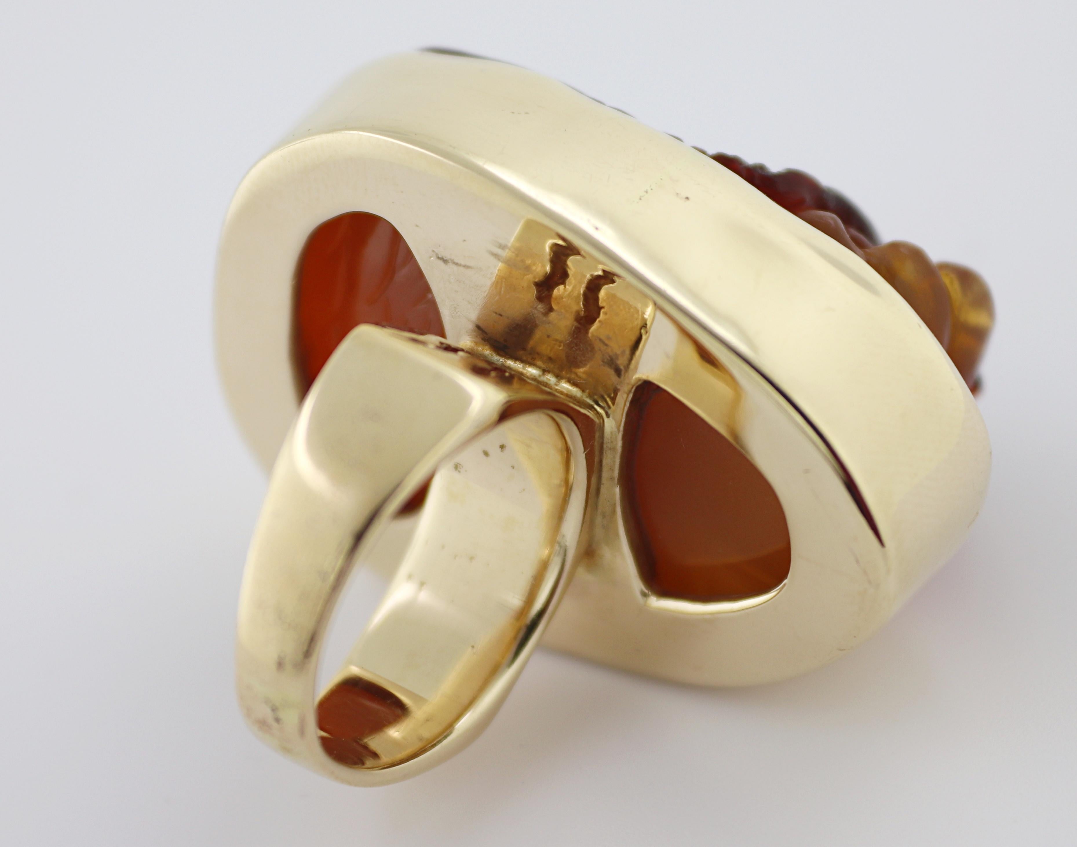 Carved Agate Fish, 14K Yellow Gold Ring For Sale 6