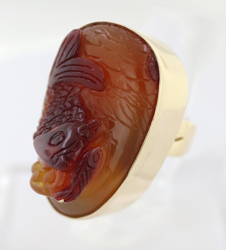 Carved Agate Fish, 14K Yellow Gold Ring For Sale at 1stDibs