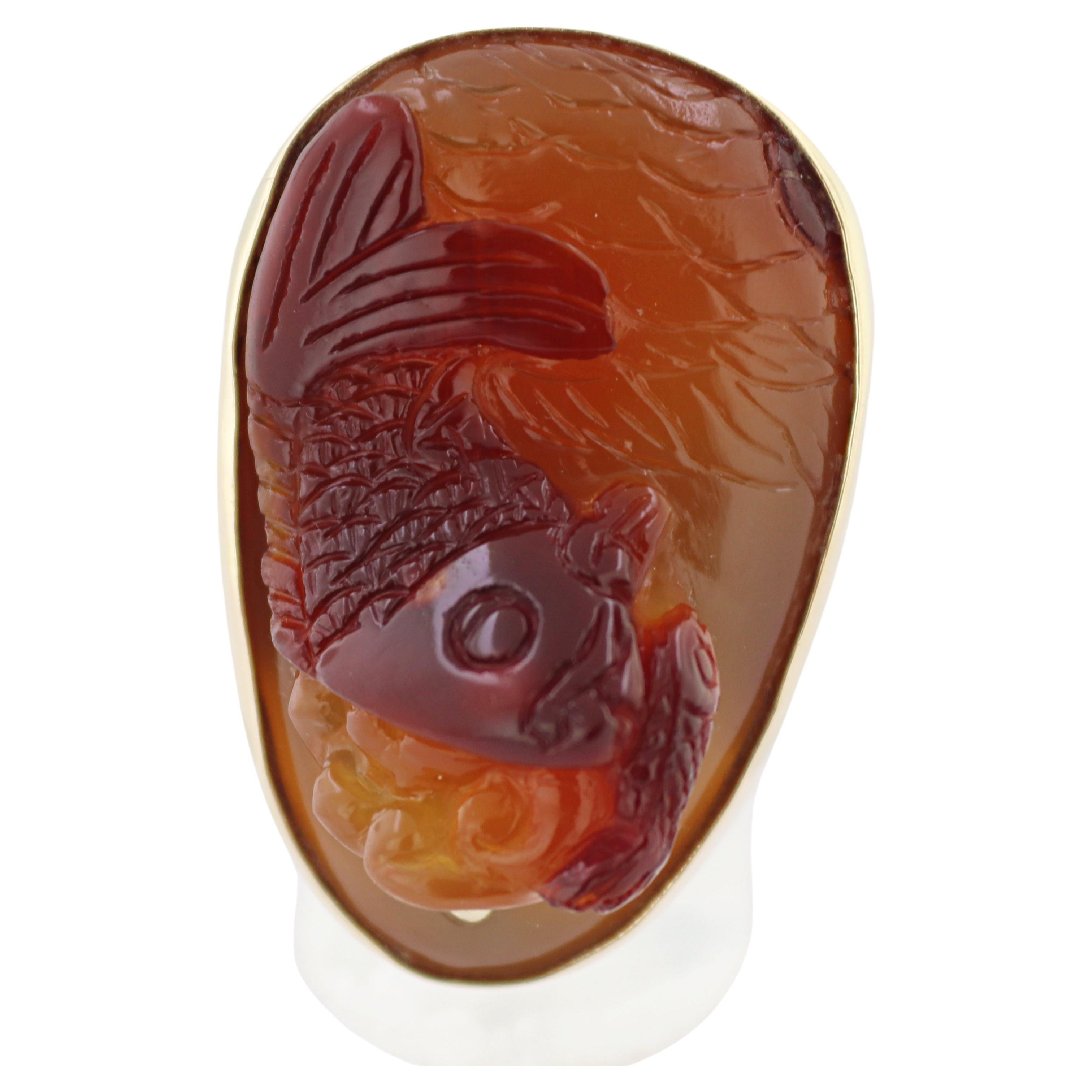 Carved Agate Fish, 14K Yellow Gold Ring For Sale