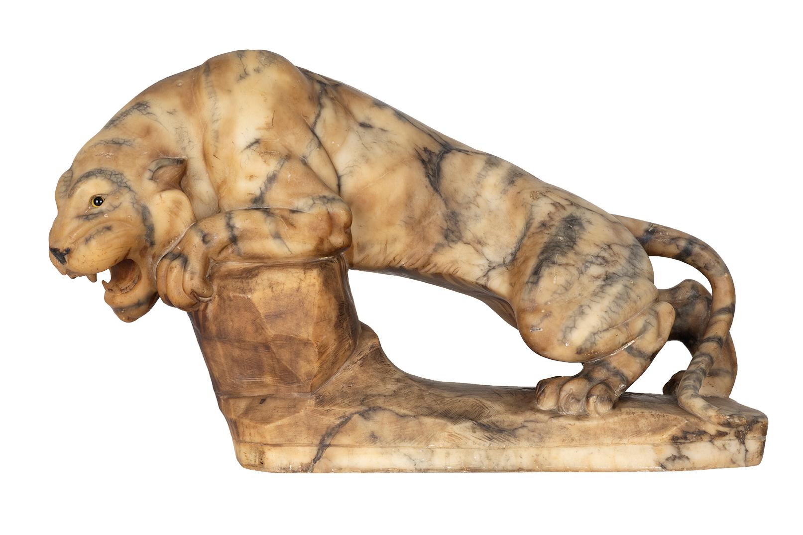 La Brendan Bass Estate Collection rende omaggio alla bellezza del vintage e dell'antiquariato. 
pezzi, ognuno dei quali nasconde ad arte infinite storie raccolte nel corso delle generazioni in cui sono esistiti.  Come estensione della collezione Le