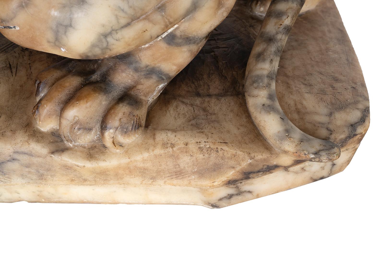 Scultura animale in alabastro intagliato in vendita 3