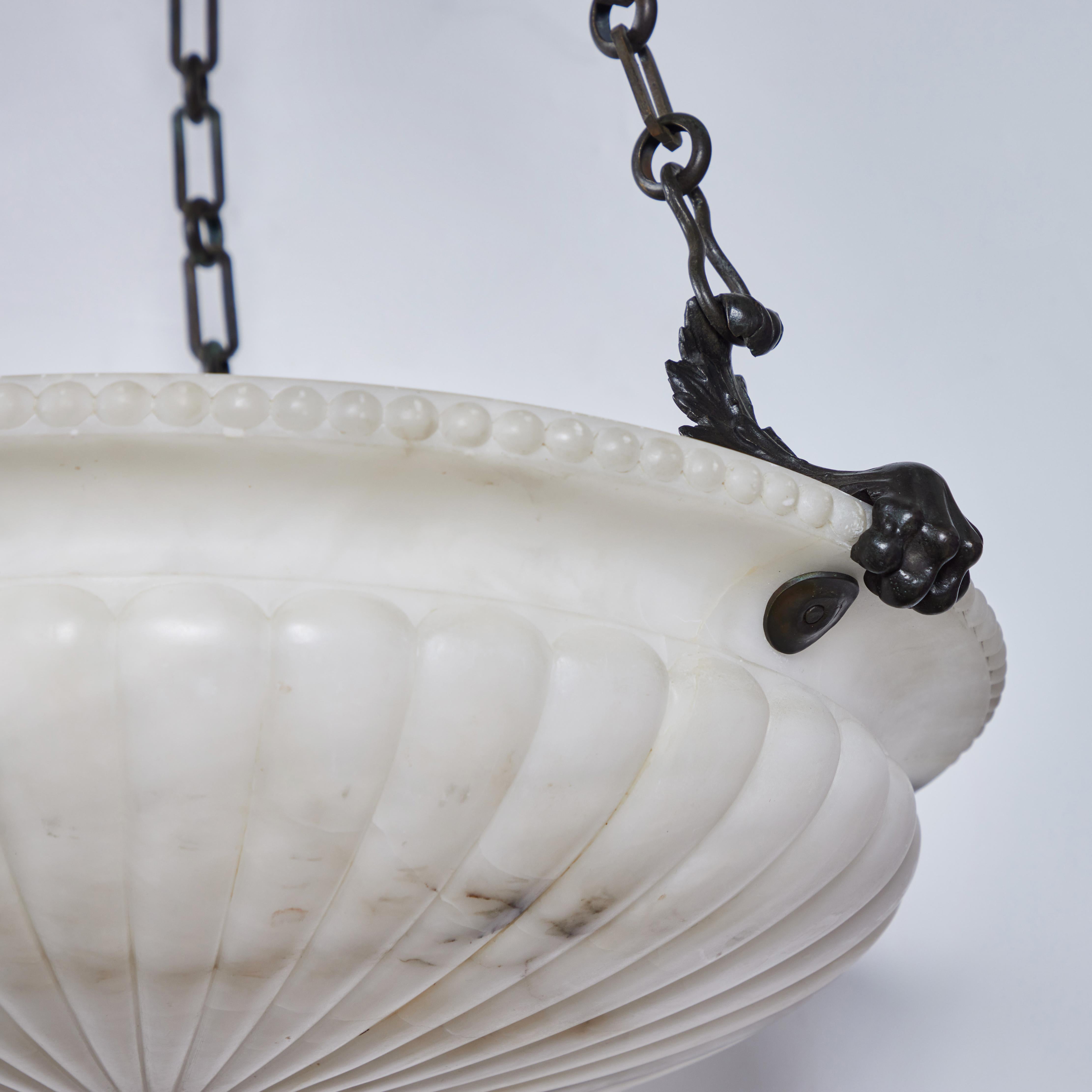 Francese Lampadario in alabastro intagliato in vendita