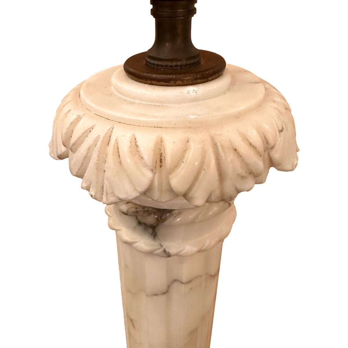 italien Carved Alabaster Column Lamp en vente