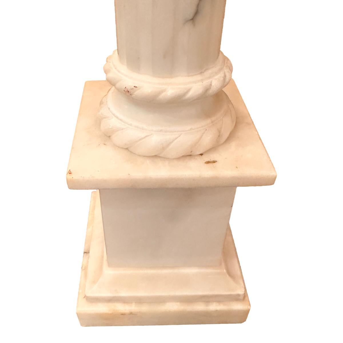 Carved Alabaster Column Lamp Bon état - En vente à New York, NY