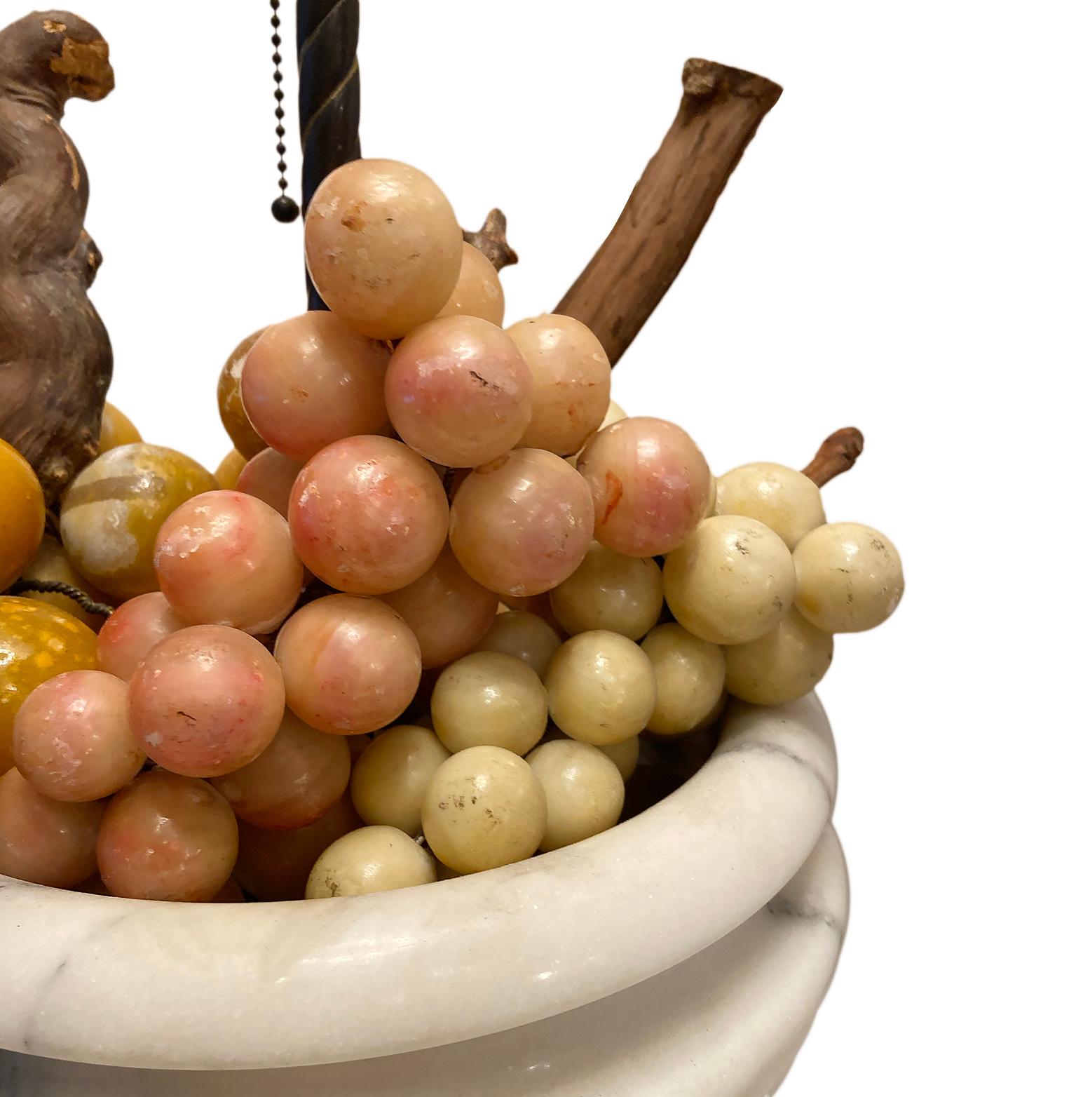 Albâtre Lampes à raisin en albâtre sculpté en vente