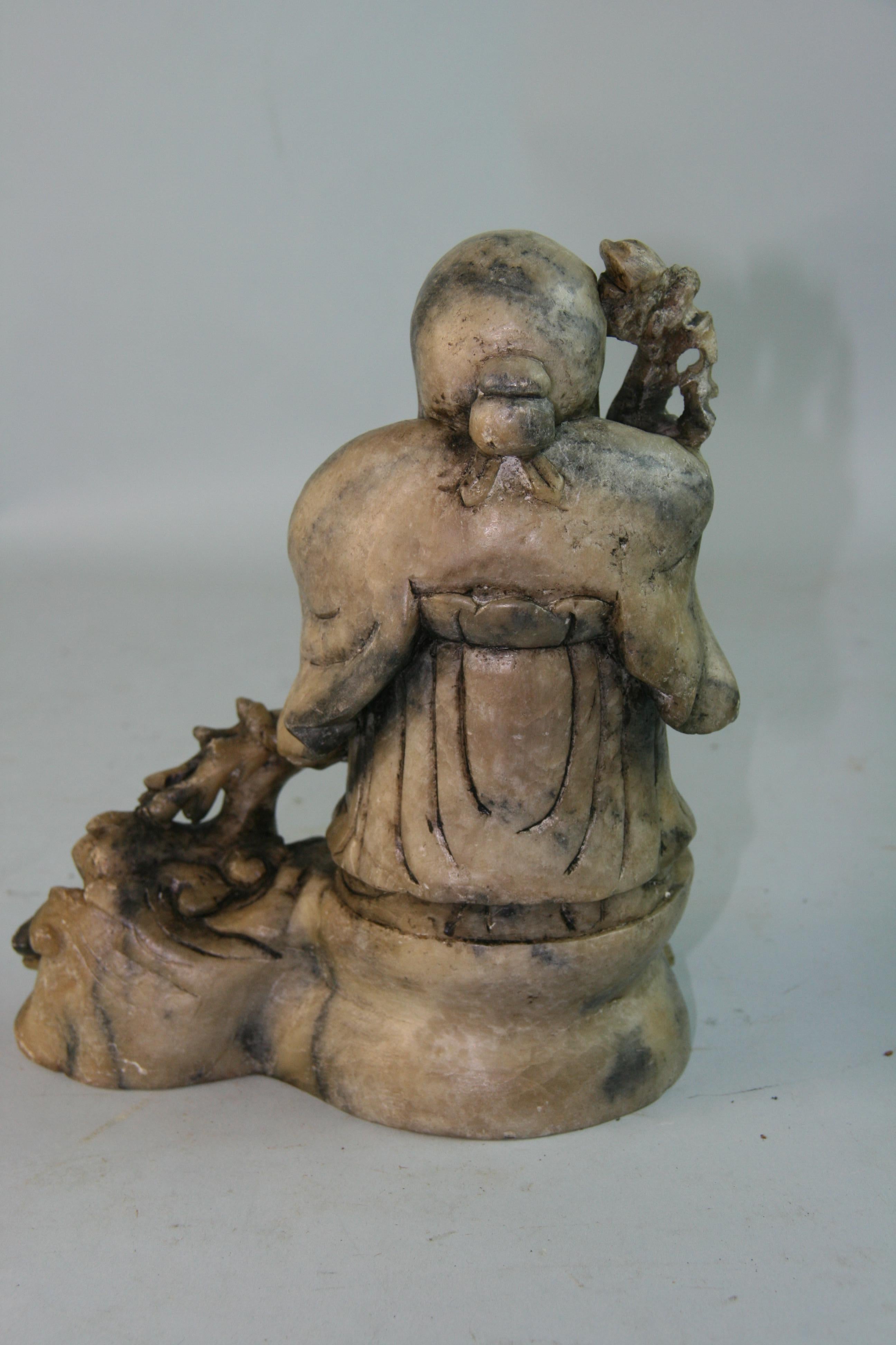 Geschnitzter Happy Buddha aus Alabaster im Angebot 2