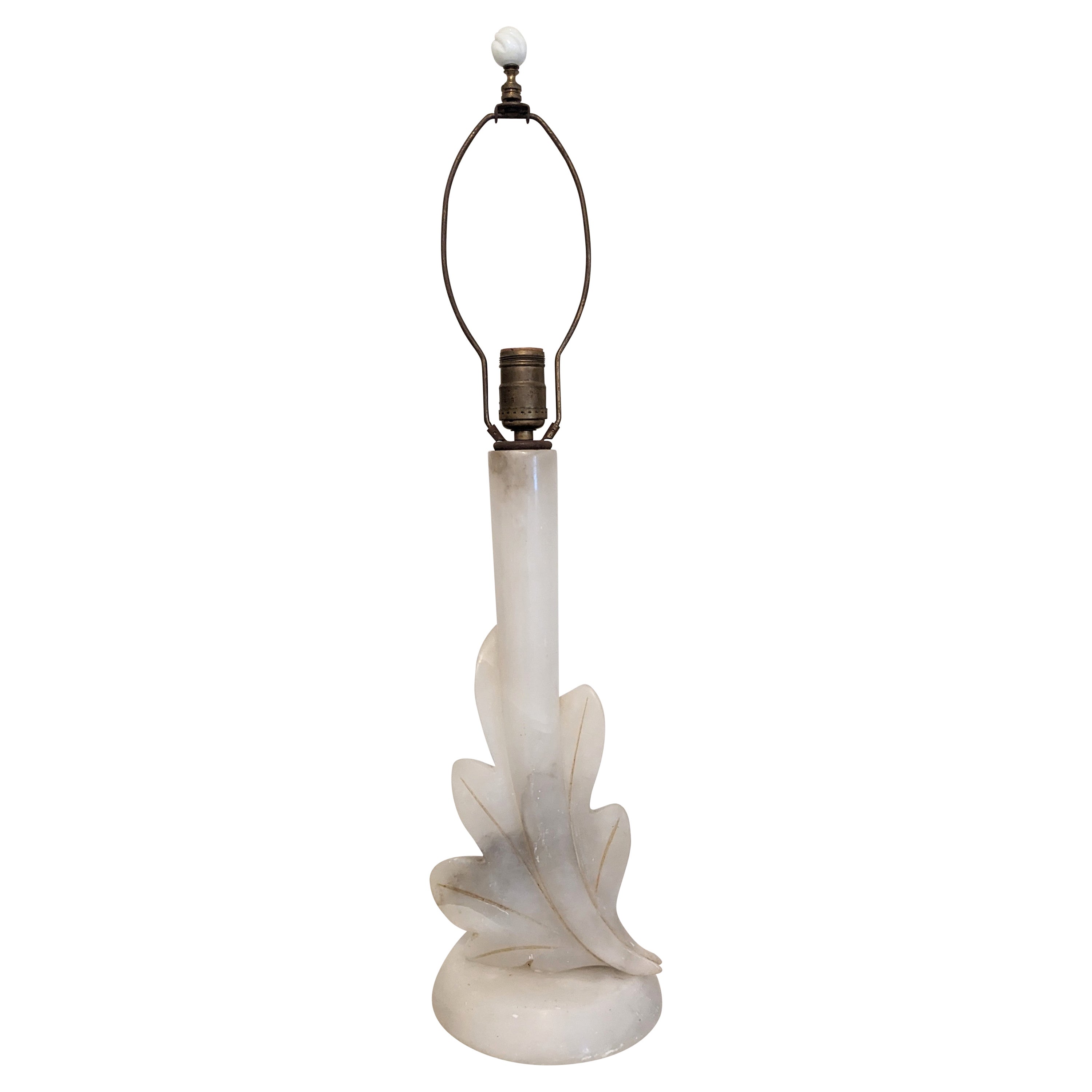 Geschnitzte Alabaster-Blatt-Lampe im Angebot