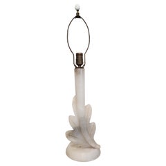 Lampe à feuilles d'albâtre sculptées
