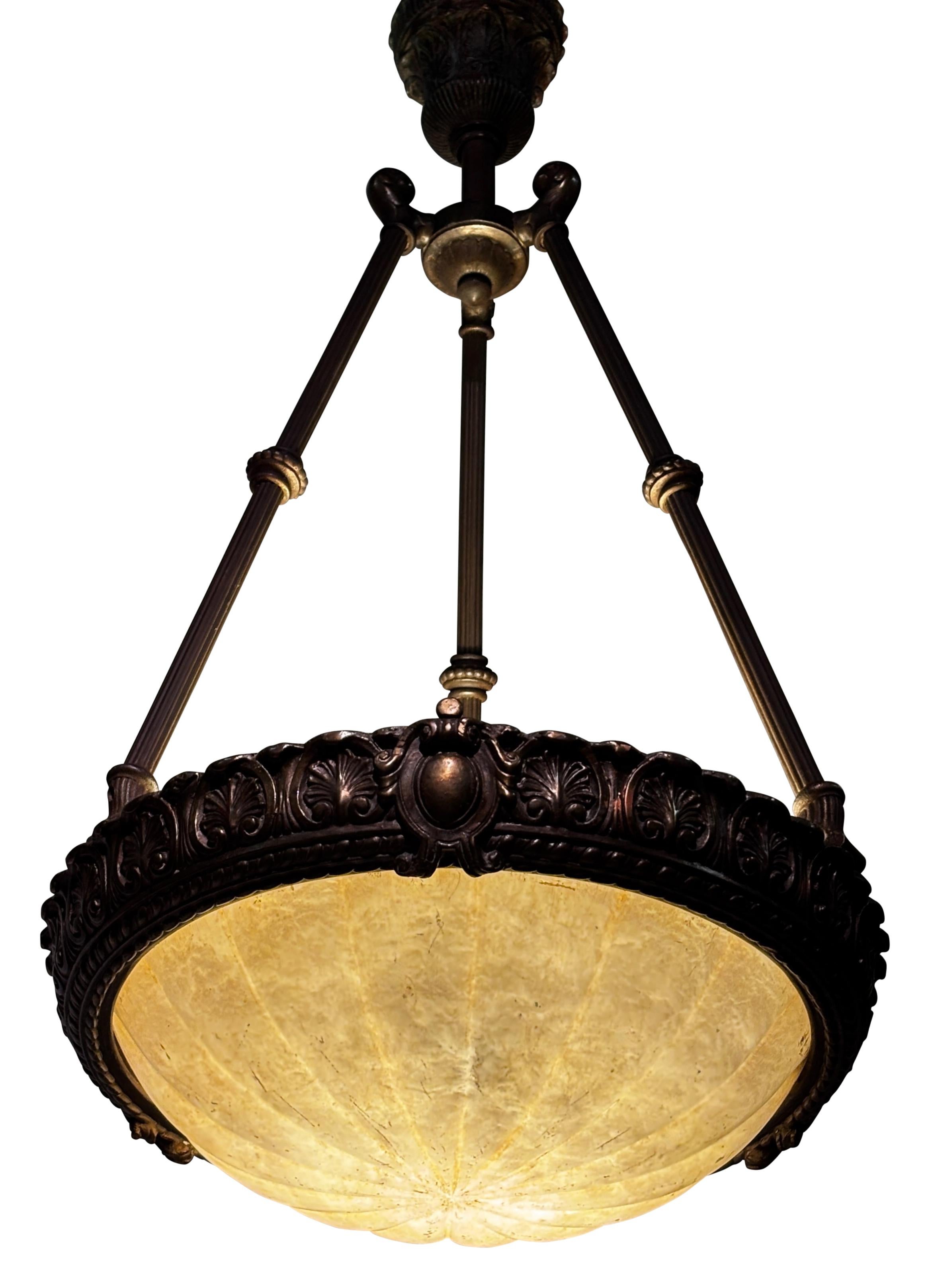 Apparecchio di illuminazione in alabastro intagliato in vendita 6