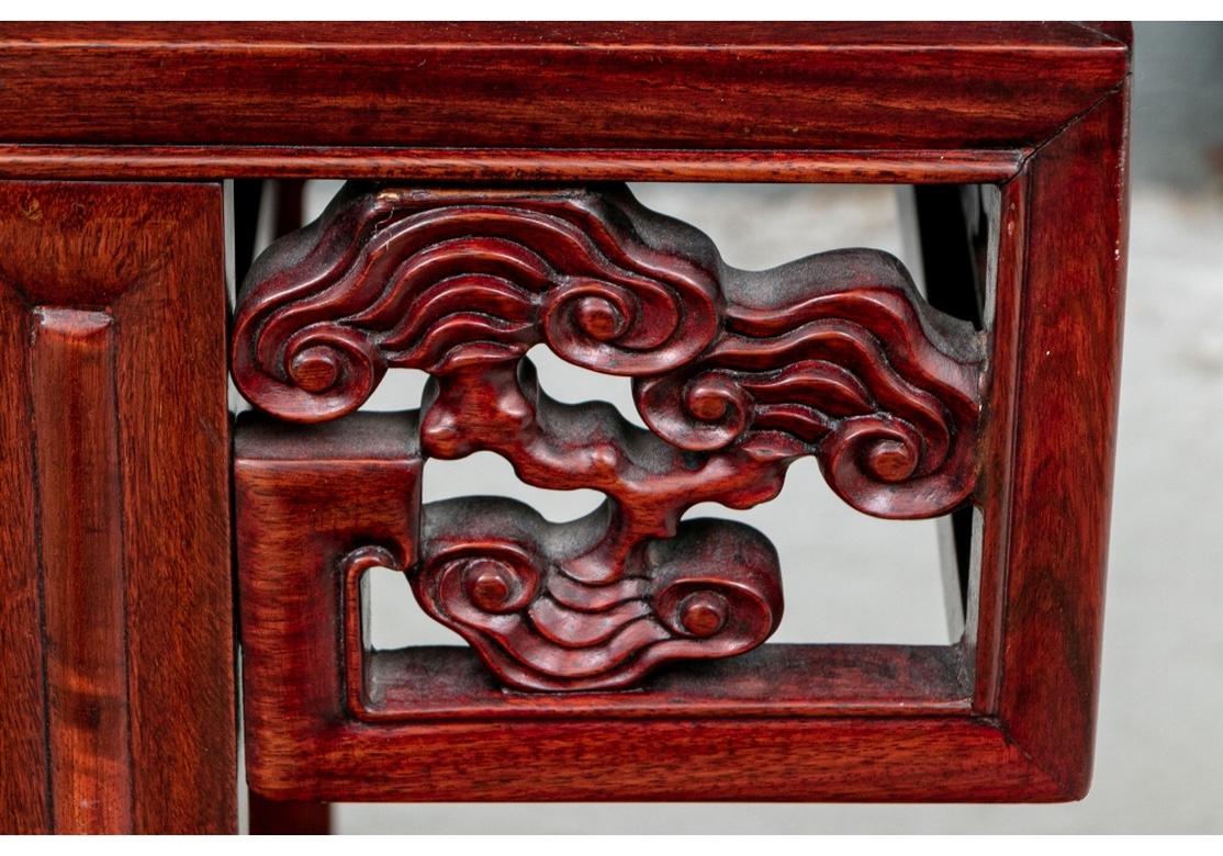 Konsolentisch aus rotem Mahagoni im geschnitzten Altar-Stil im Angebot 4