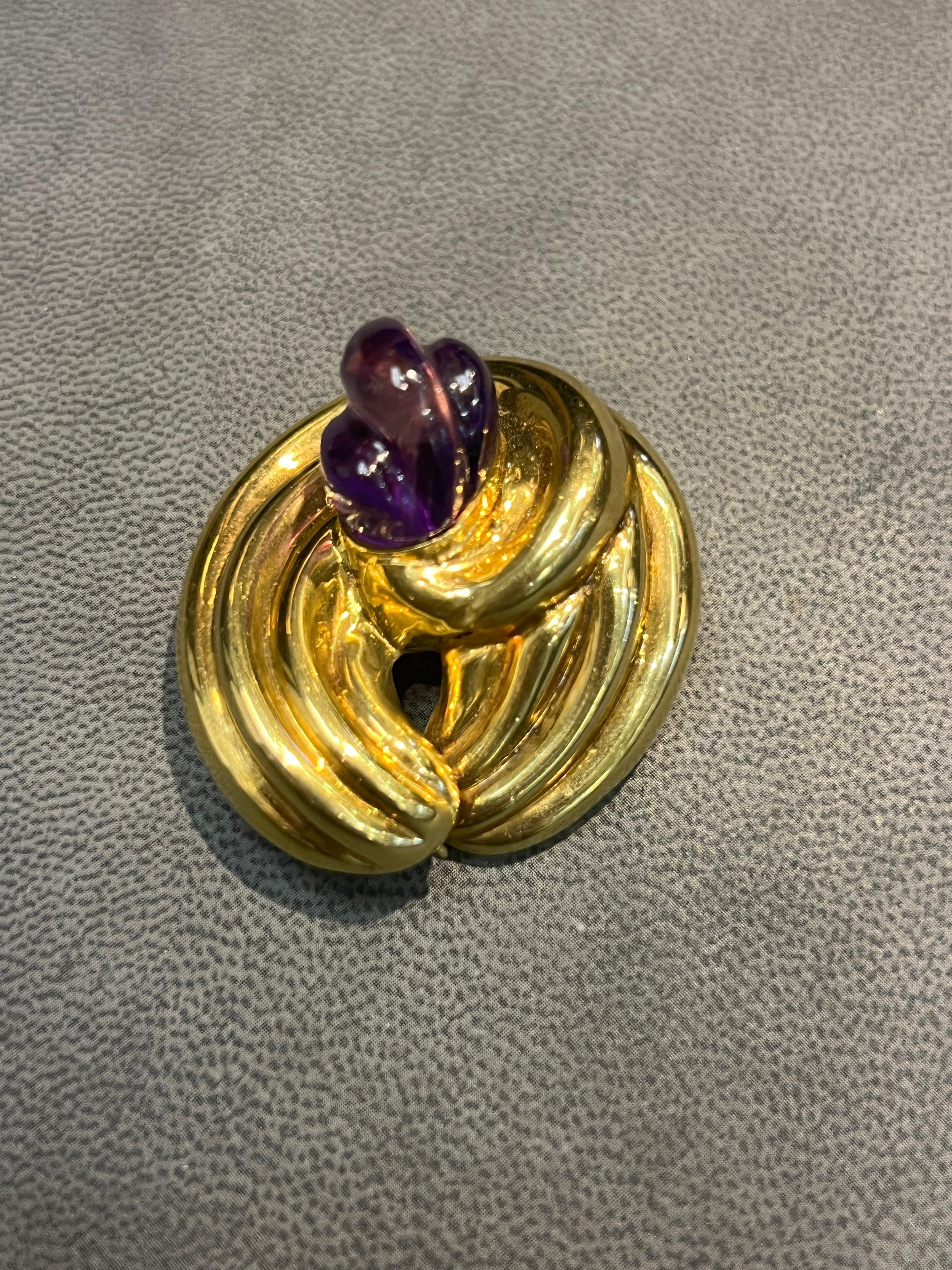 Brosche mit geschnitztem Amethyst im Angebot 6