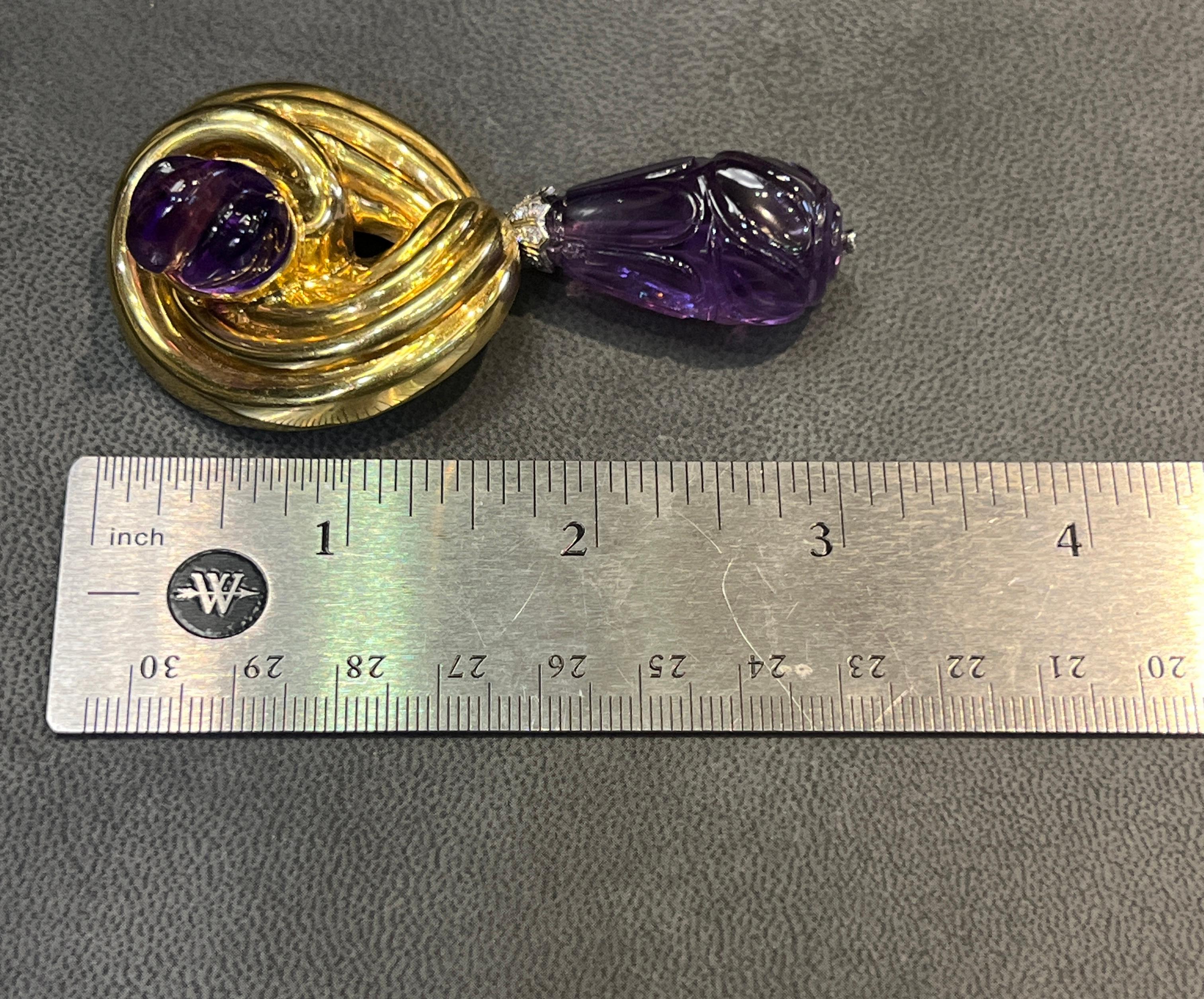 Brosche mit geschnitztem Amethyst im Angebot 3