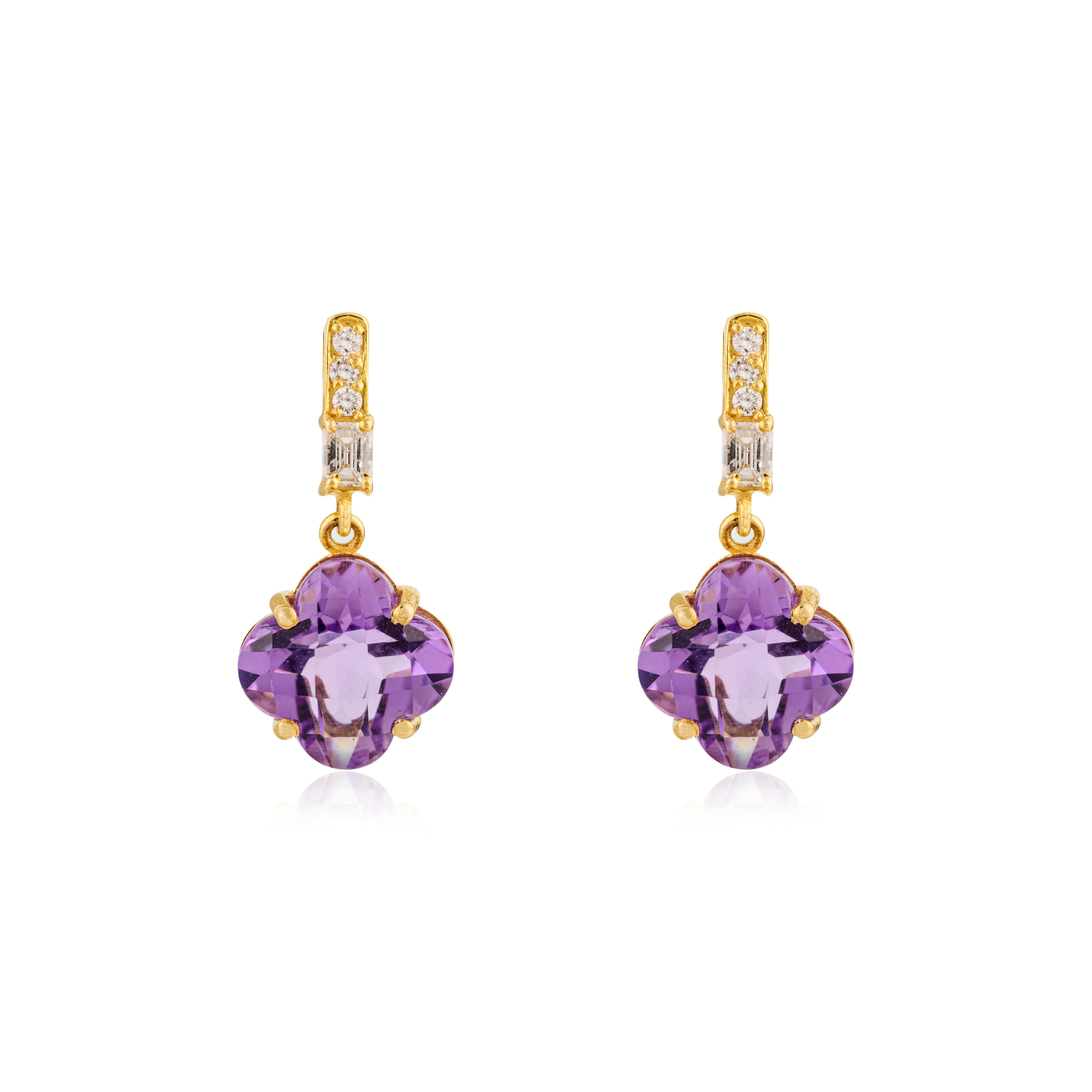 Boucles d'oreilles pendantes en or jaune 14k avec trèfle sculpté pour elle Pour femmes en vente