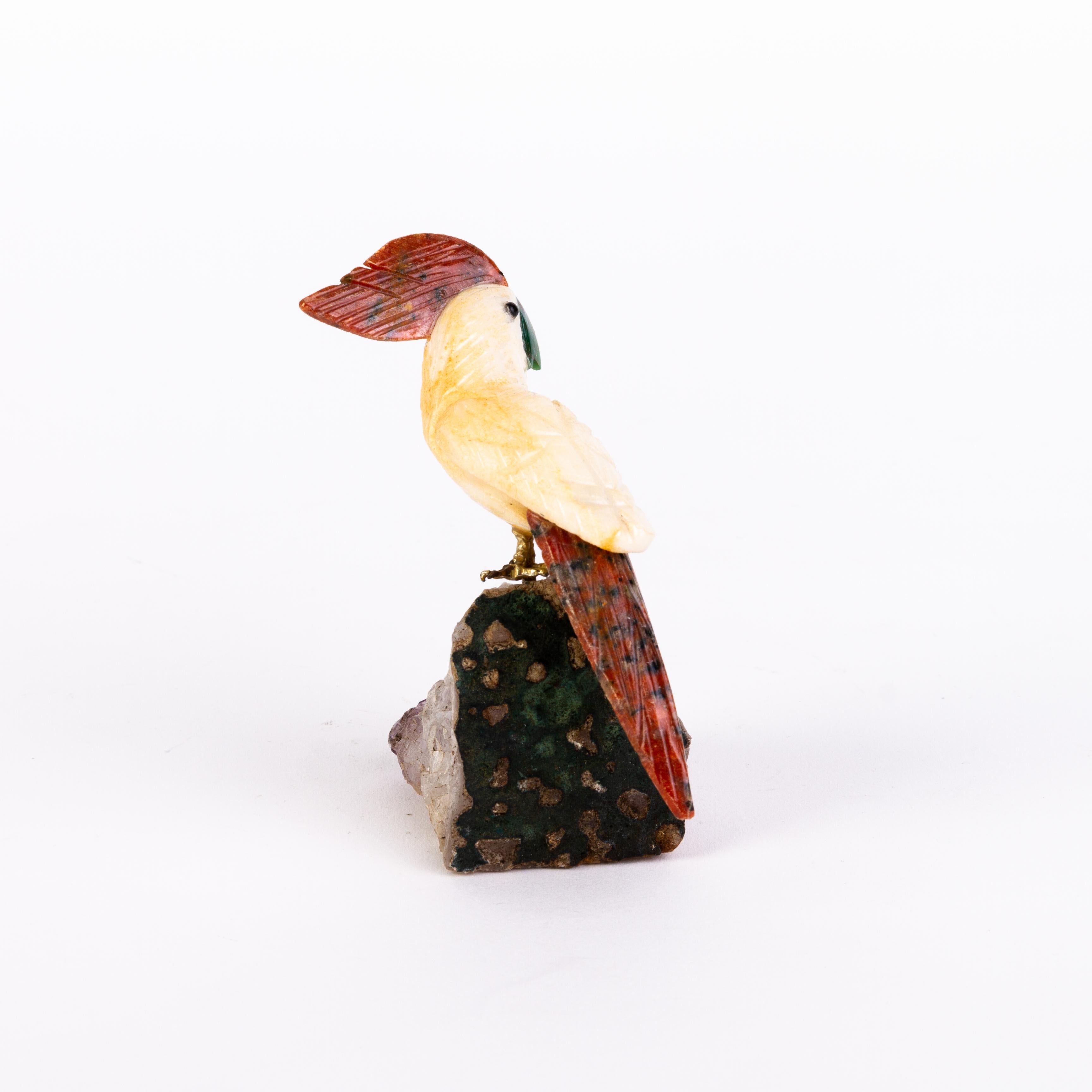 Carved Amethyst Gemstone Geode Hardstone Exotic Parakeet Bird Sculpture 
Good condition 
From a private collection.
Free international shipping.