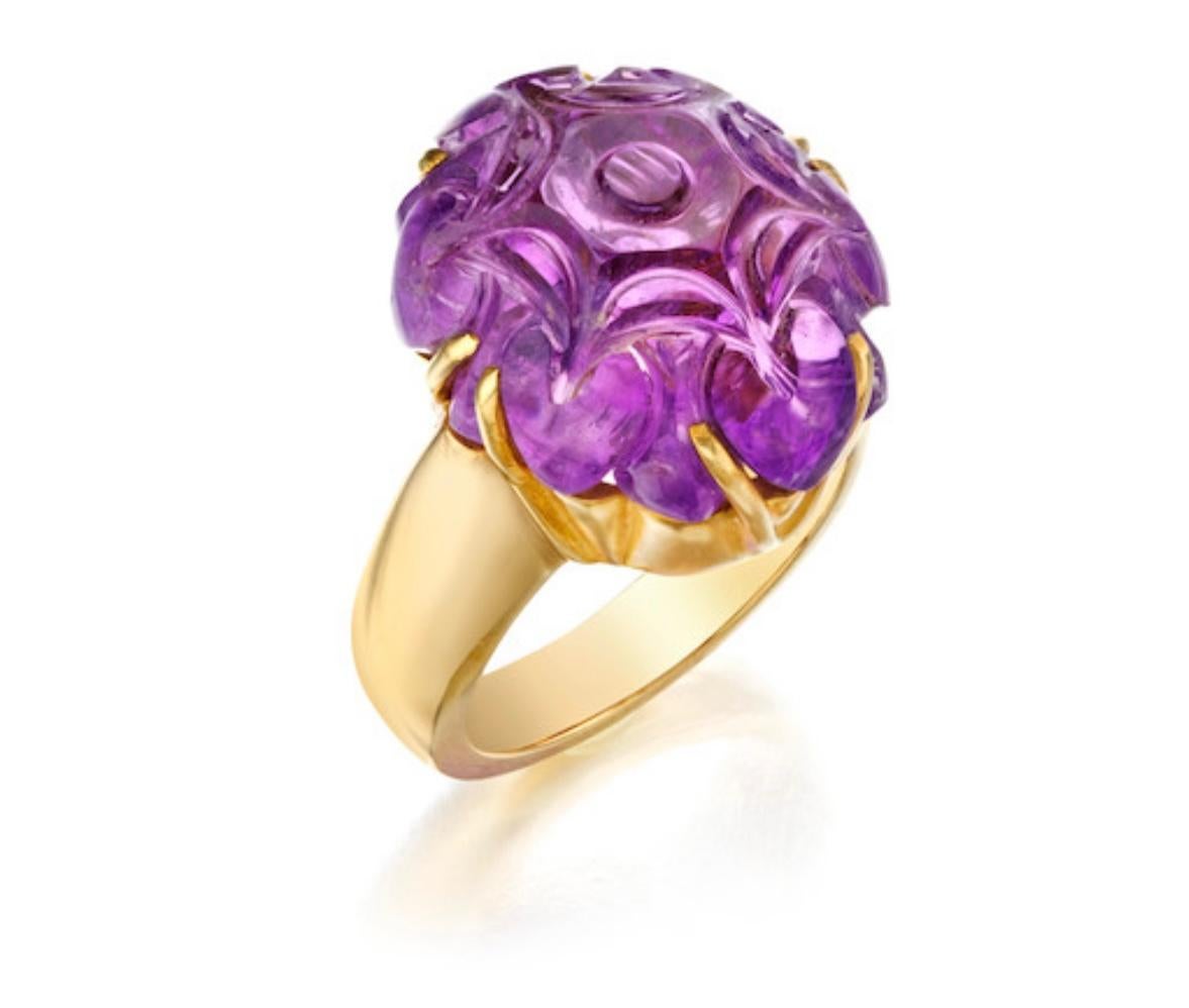 An 18K yellow gold and Amethyst ring centering an oval shaped carved amethyst. 
Signed Gumps. 
Ring size : 6 1/2 
Measurements : carved oval amethyst : 19.11mm to 16.24mm.
Metal : 18k white gold. 


