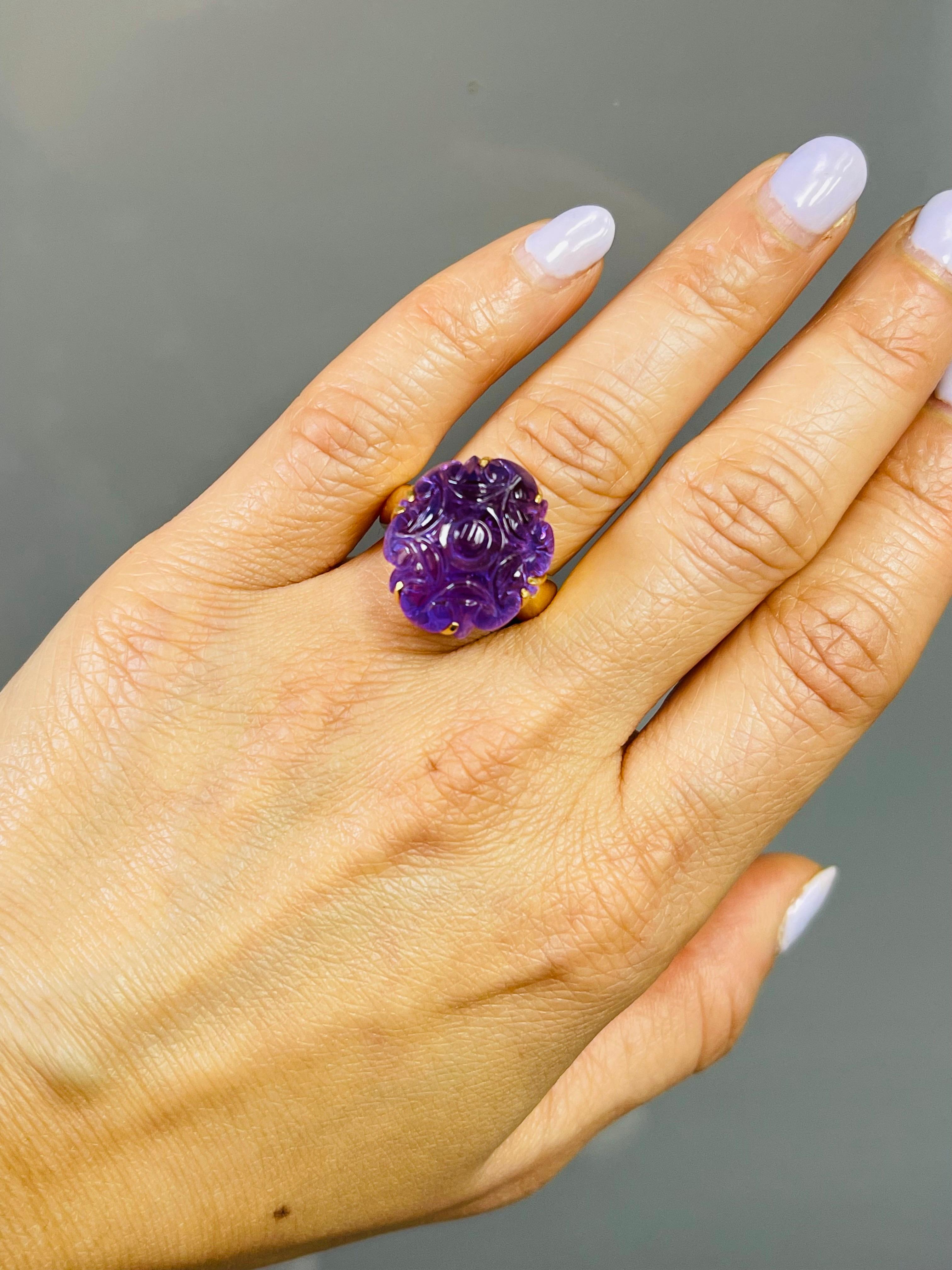 Women's or Men's Carved Amethyst Ring in 18k Yellow Gold For Sale