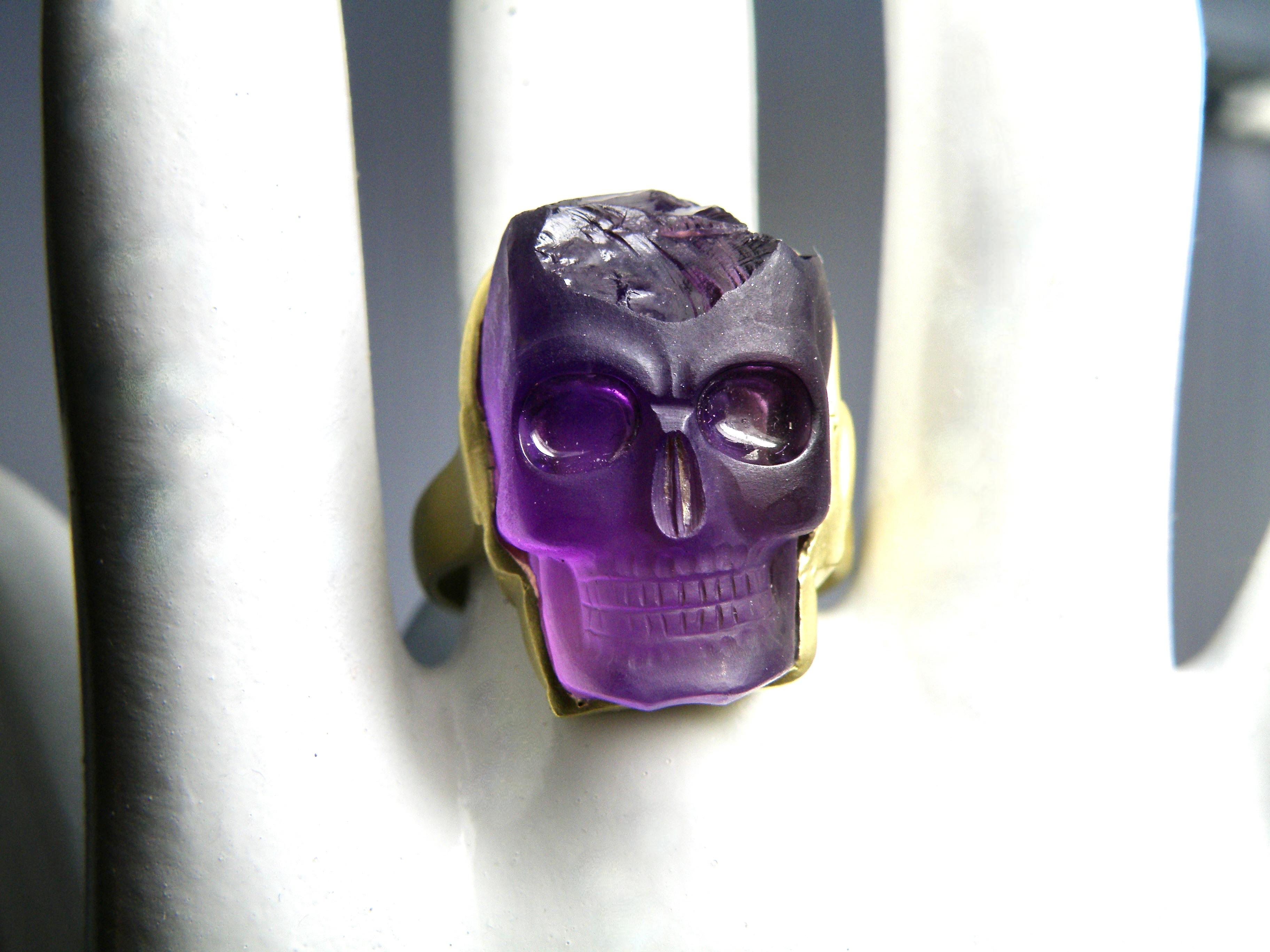 Women's or Men's Carved Amethyst Skull Ring. 18k matte gold For Sale