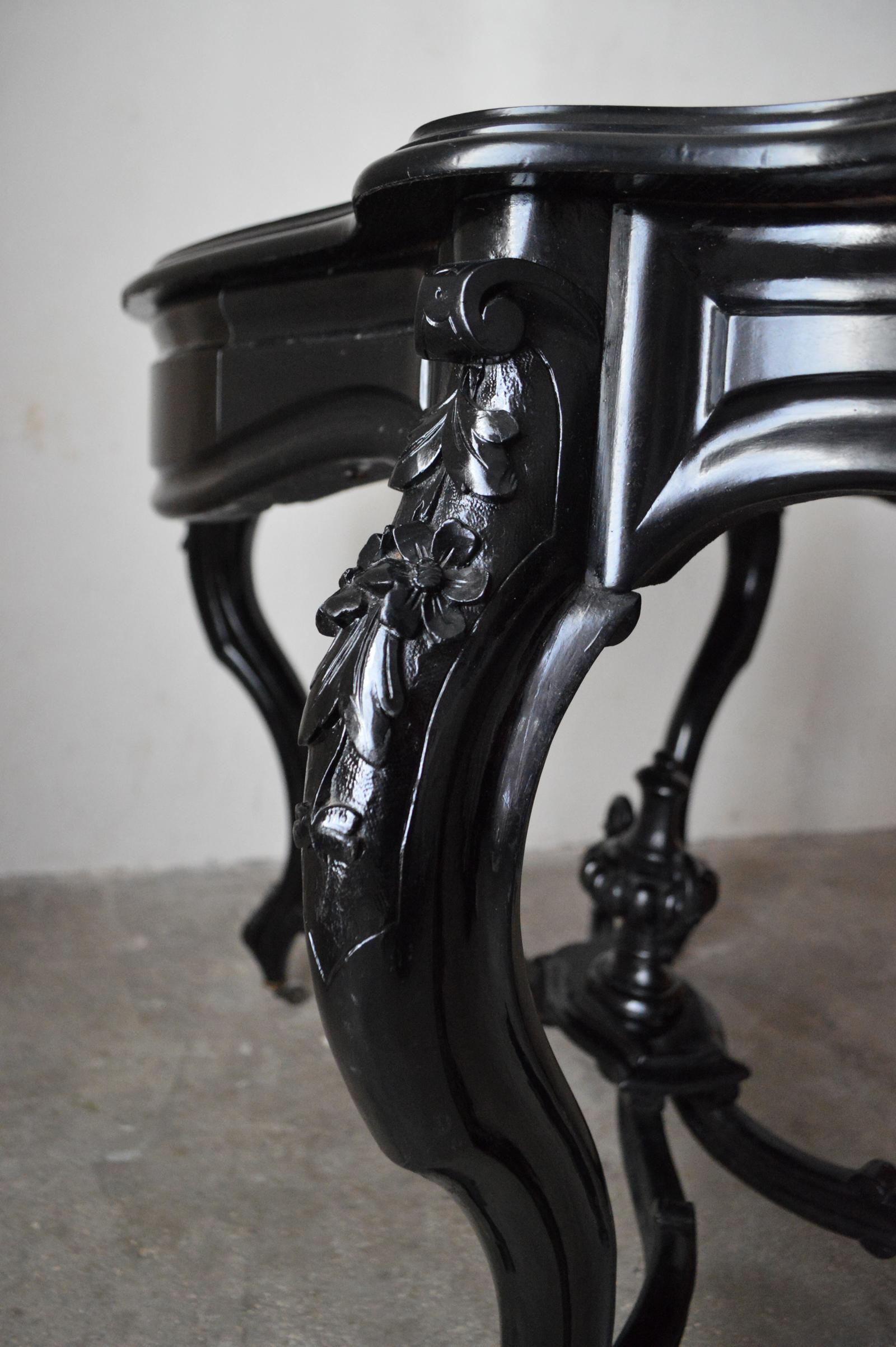 Carved and Ebonized Napoleon III Centre Table or Gueridon For Sale 6