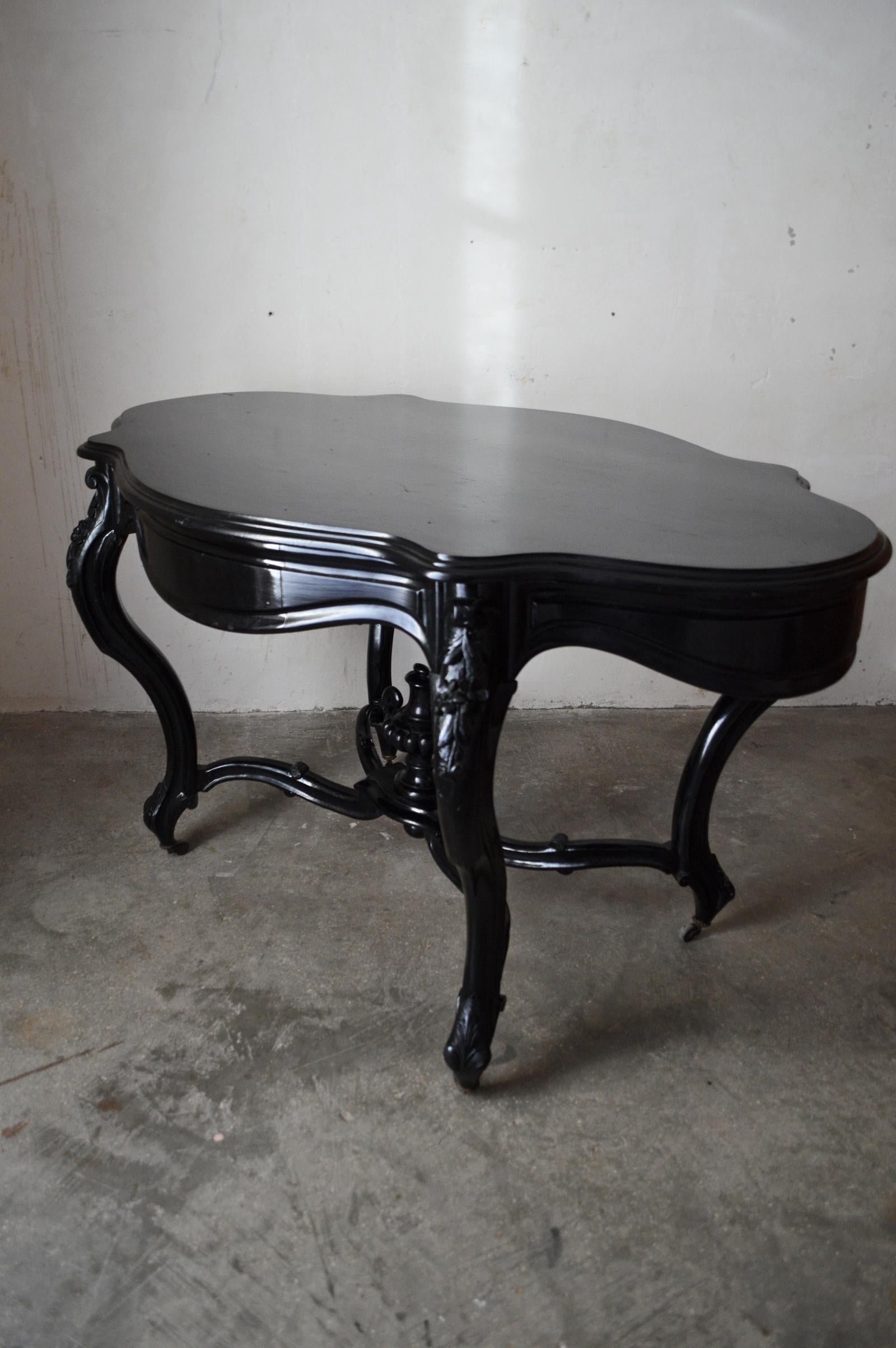 Late 19th Century Carved and Ebonized Napoleon III Centre Table or Gueridon For Sale