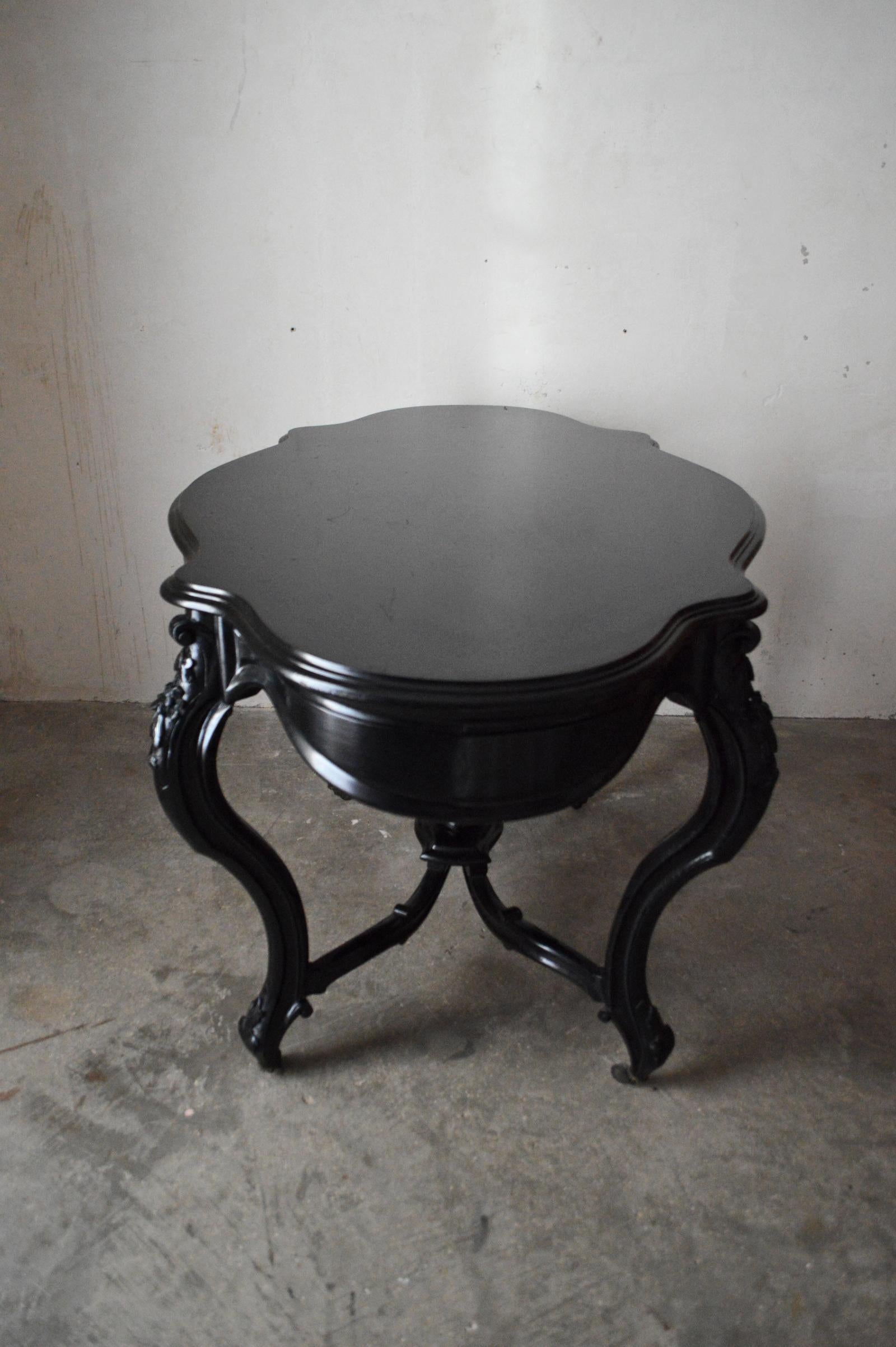 Carved and Ebonized Napoleon III Centre Table or Gueridon For Sale 1