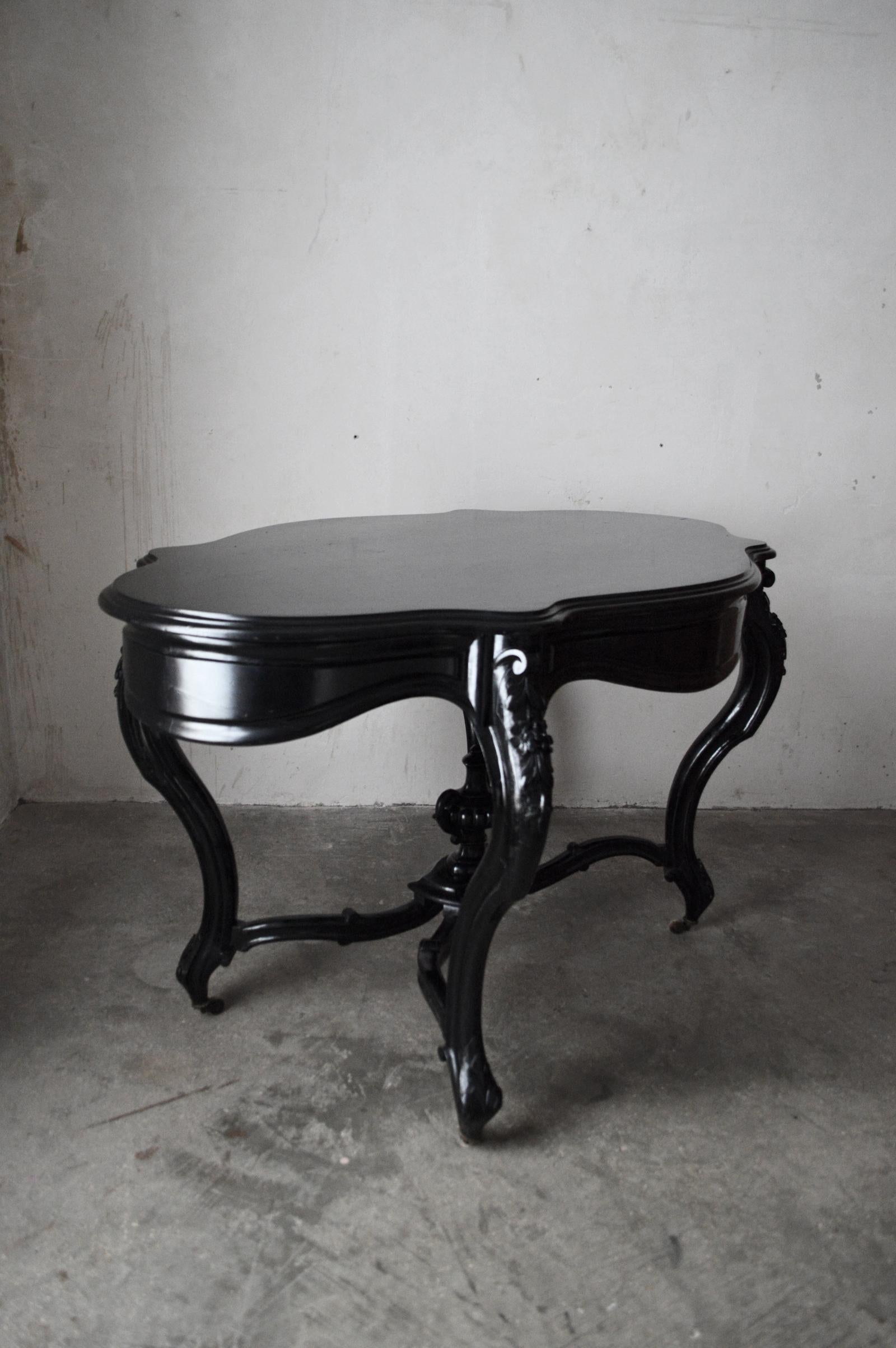Carved and Ebonized Napoleon III Centre Table or Gueridon For Sale 2