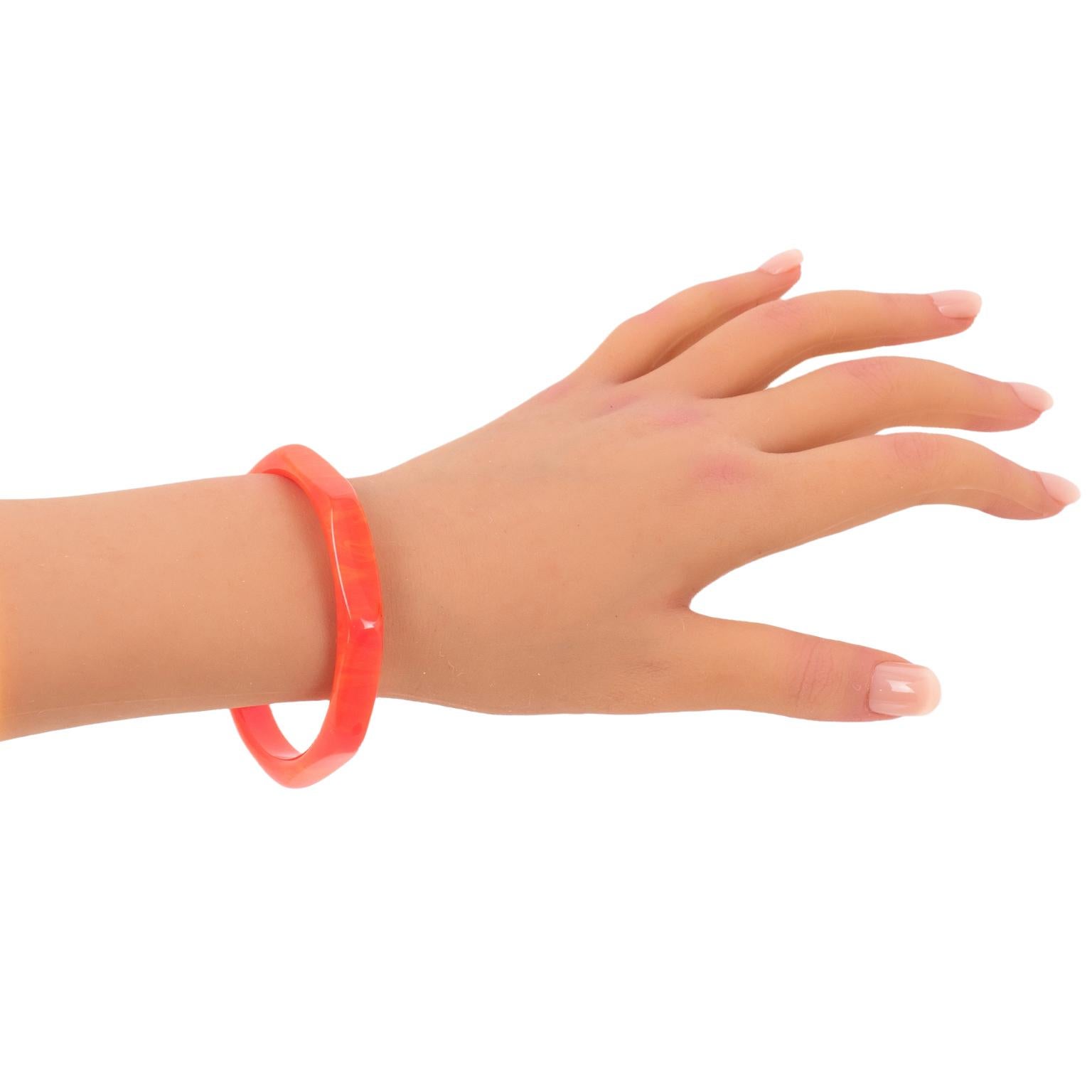 Carved and Faceted Bakelite Bracelet Bangle Pink Tequila Marble For Sale 2