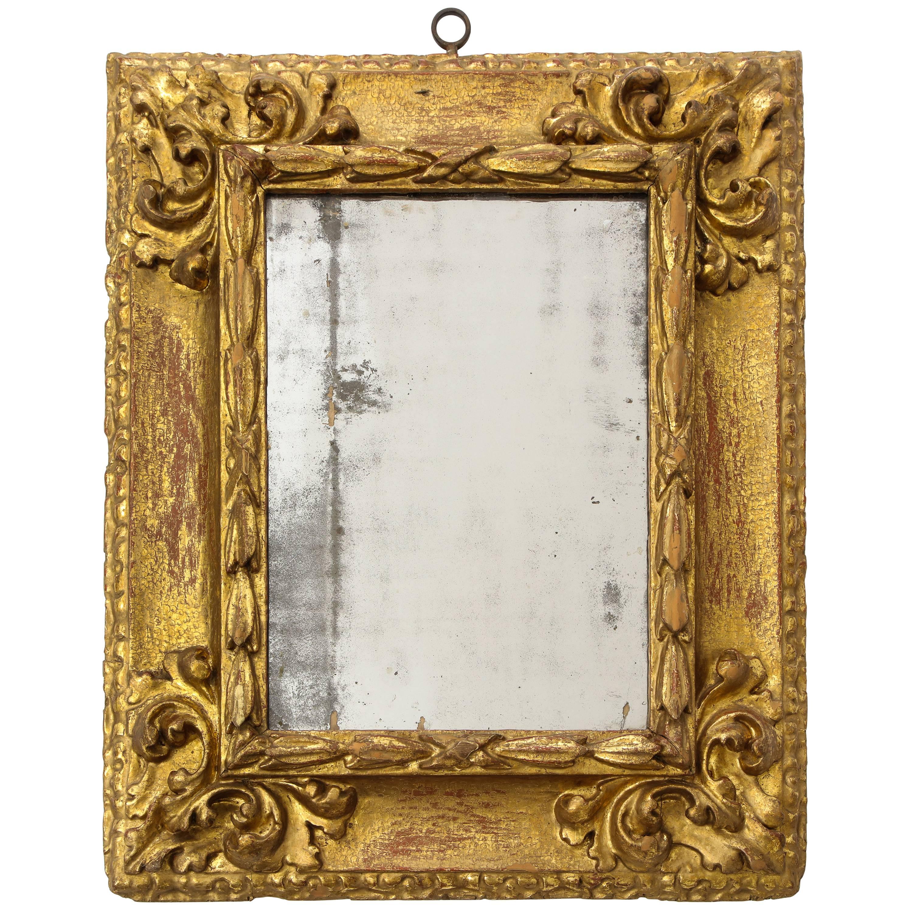 Geschnitzt und vergoldet spanischer Barock-Spiegelrahmen mit Gegenprofil im Angebot
