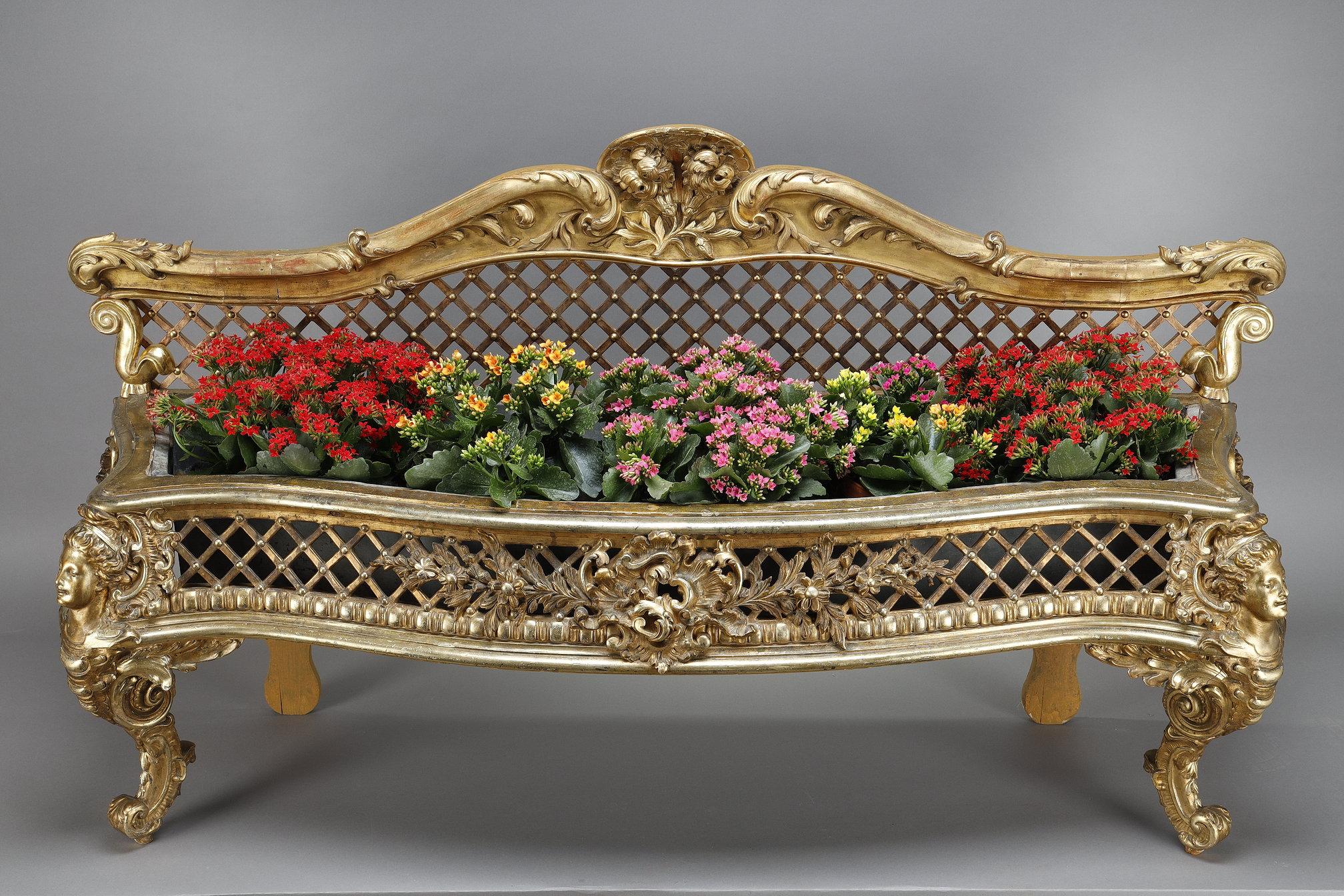 Jardinière en bois sculpté et doré, style Louis XV Bon état - En vente à Paris, FR