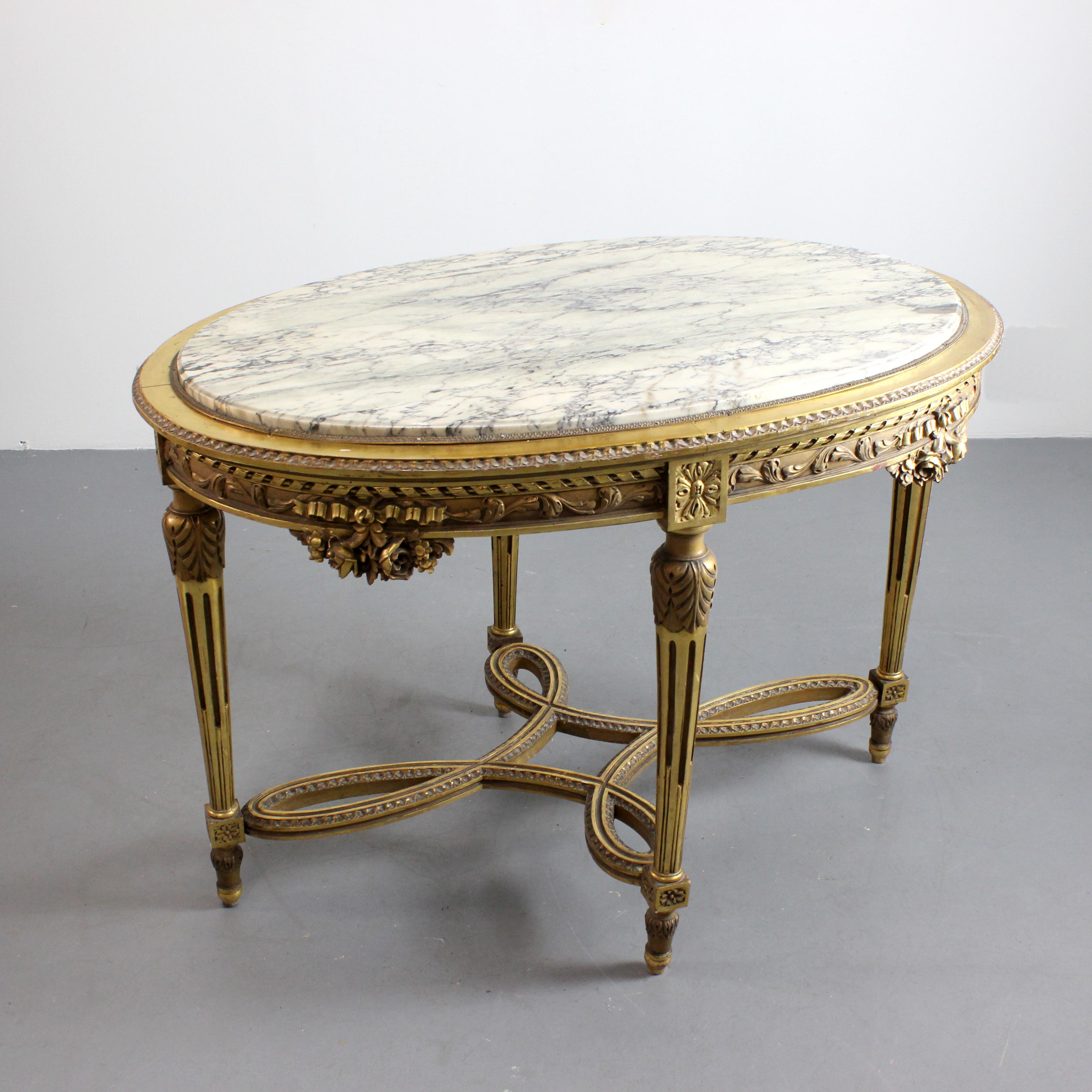 Table en bois sculpté et doré avec plateau en marbre - XIXème siècle - Louis XVI - France

Dimensions : 81 x 112 x 76 cm
