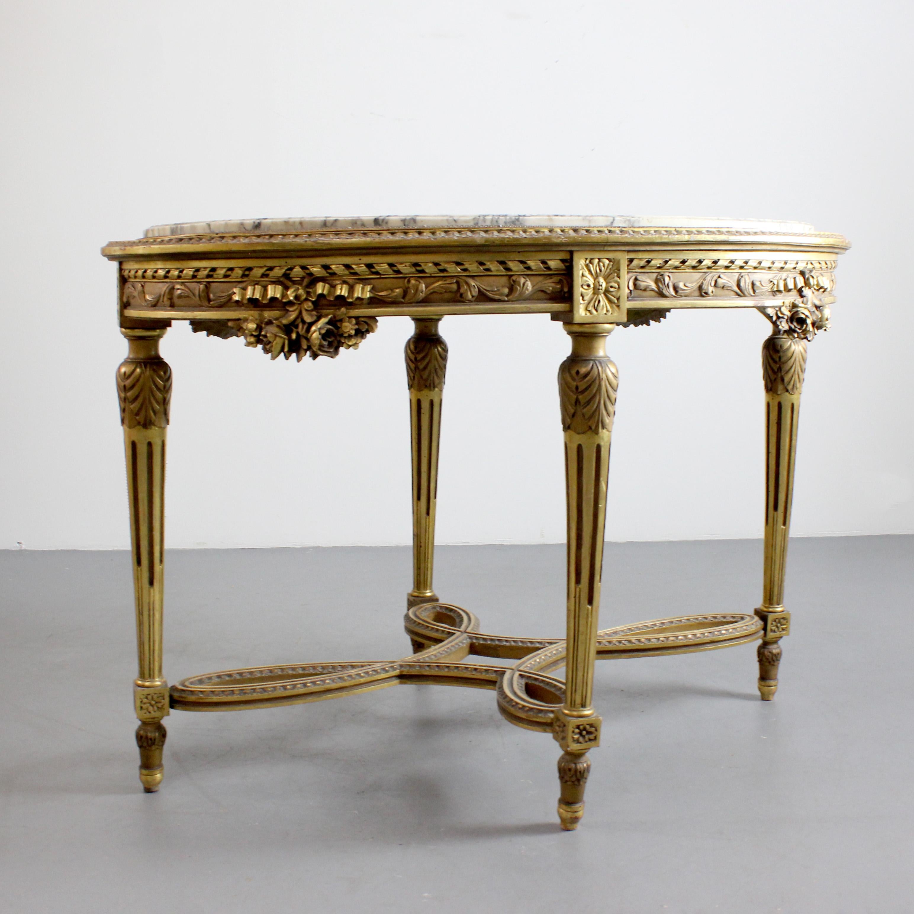 Table en bois sculpté et doré avec plateau en marbre - 19e siècle - Louis XVI Bon état - En vente à Madrid, España