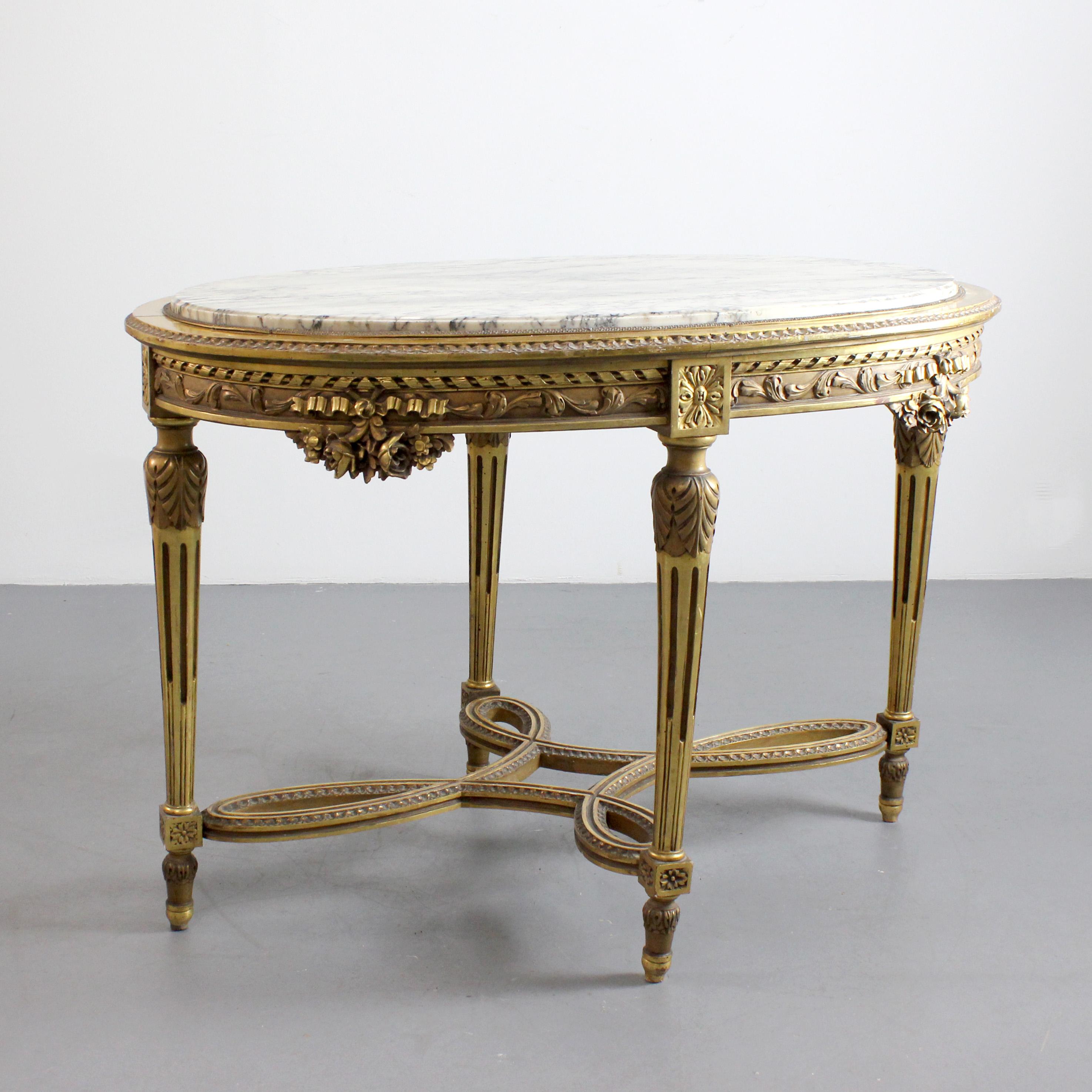 Table en bois sculpté et doré avec plateau en marbre - 19e siècle - Louis XVI en vente 2
