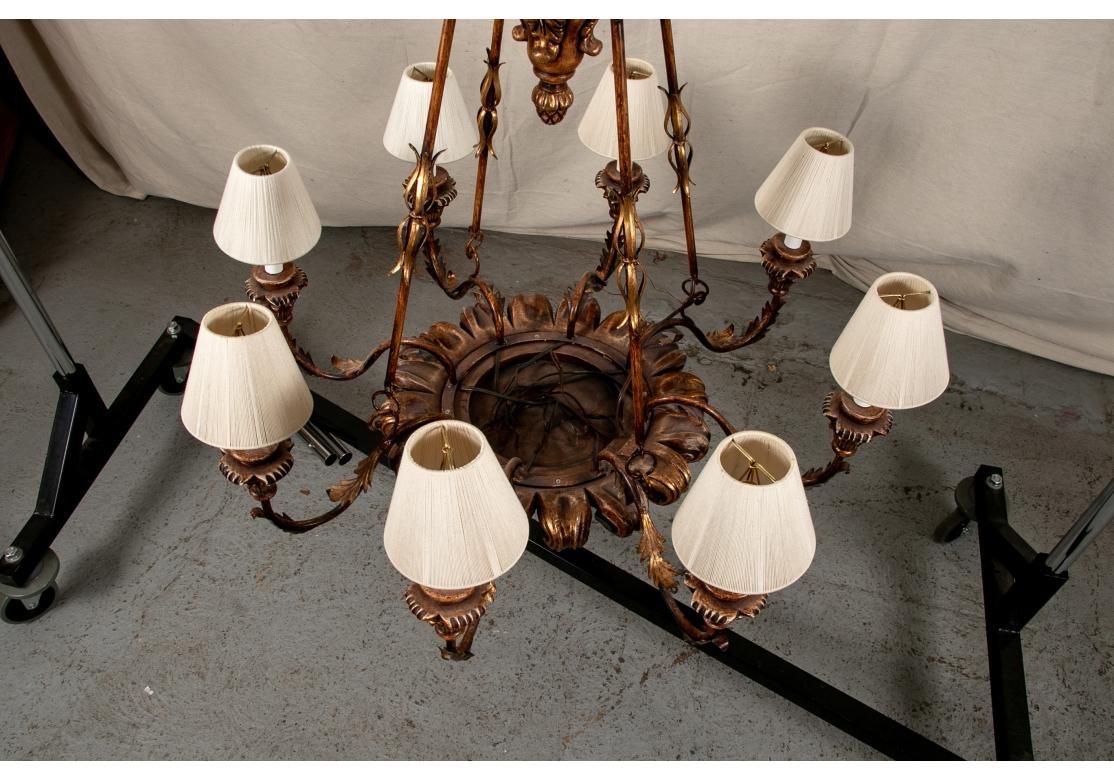 Metallo Carved And Gilt 8 Light Italian Made Chandelier in vendita