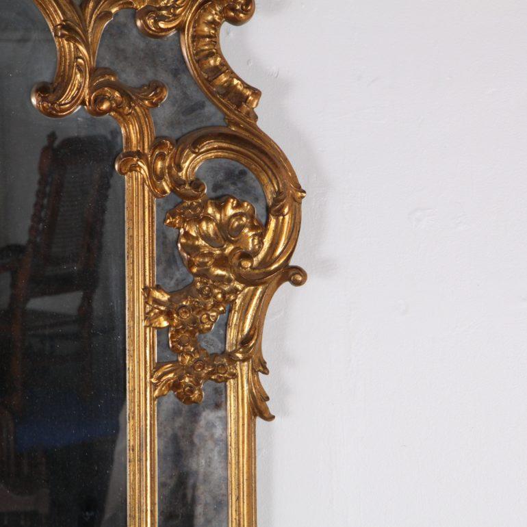 Carved and Gilt Italian Mirror In Good Condition In Vancouver, British Columbia