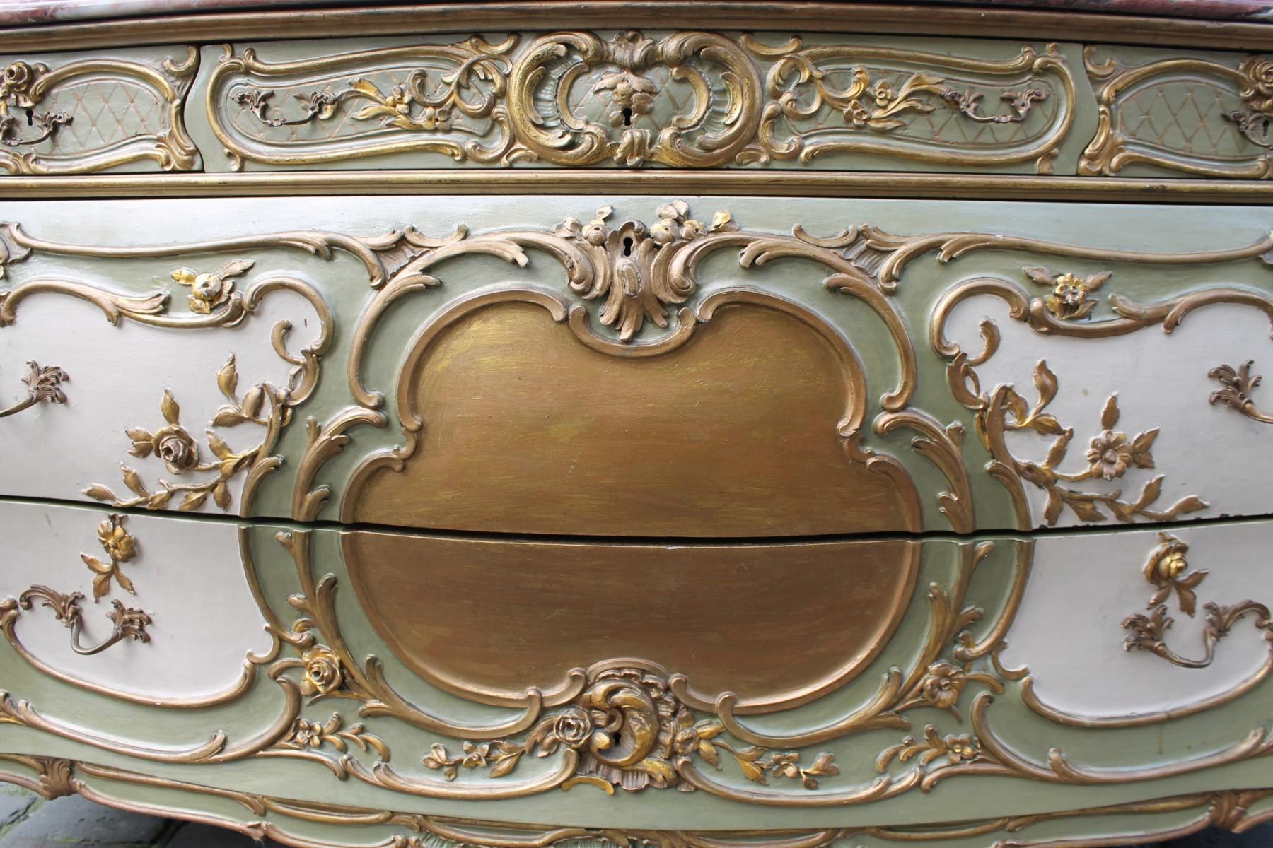 Carved and Giltwood Chest of Drawers Style Louis XV In Fair Condition In Brussels, BE