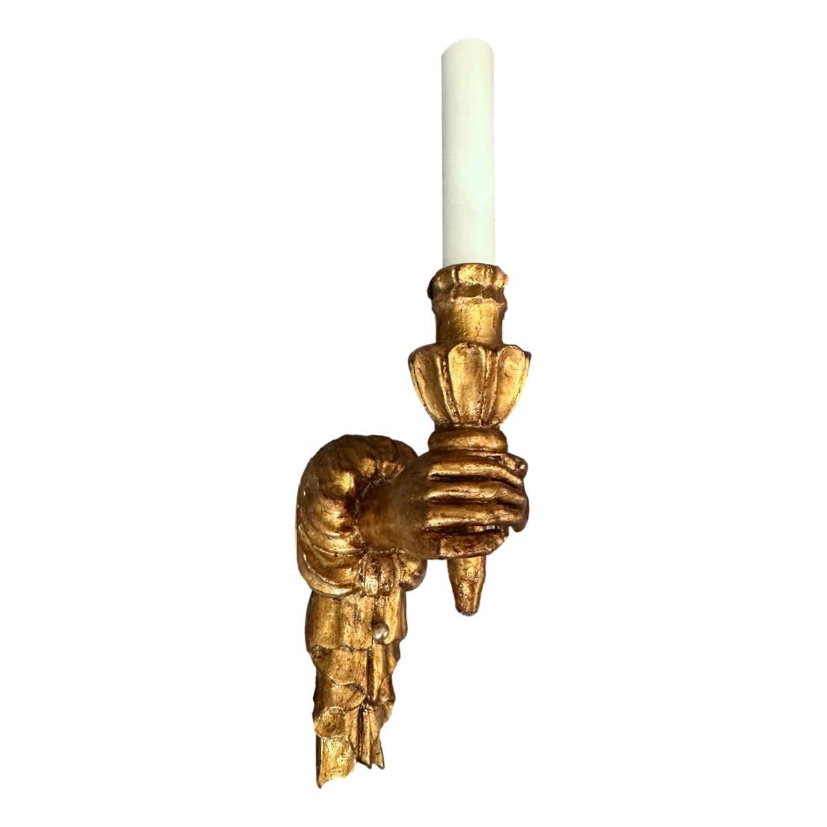 Lámparas de mano talladas y de madera dorada mediados del siglo XX en venta