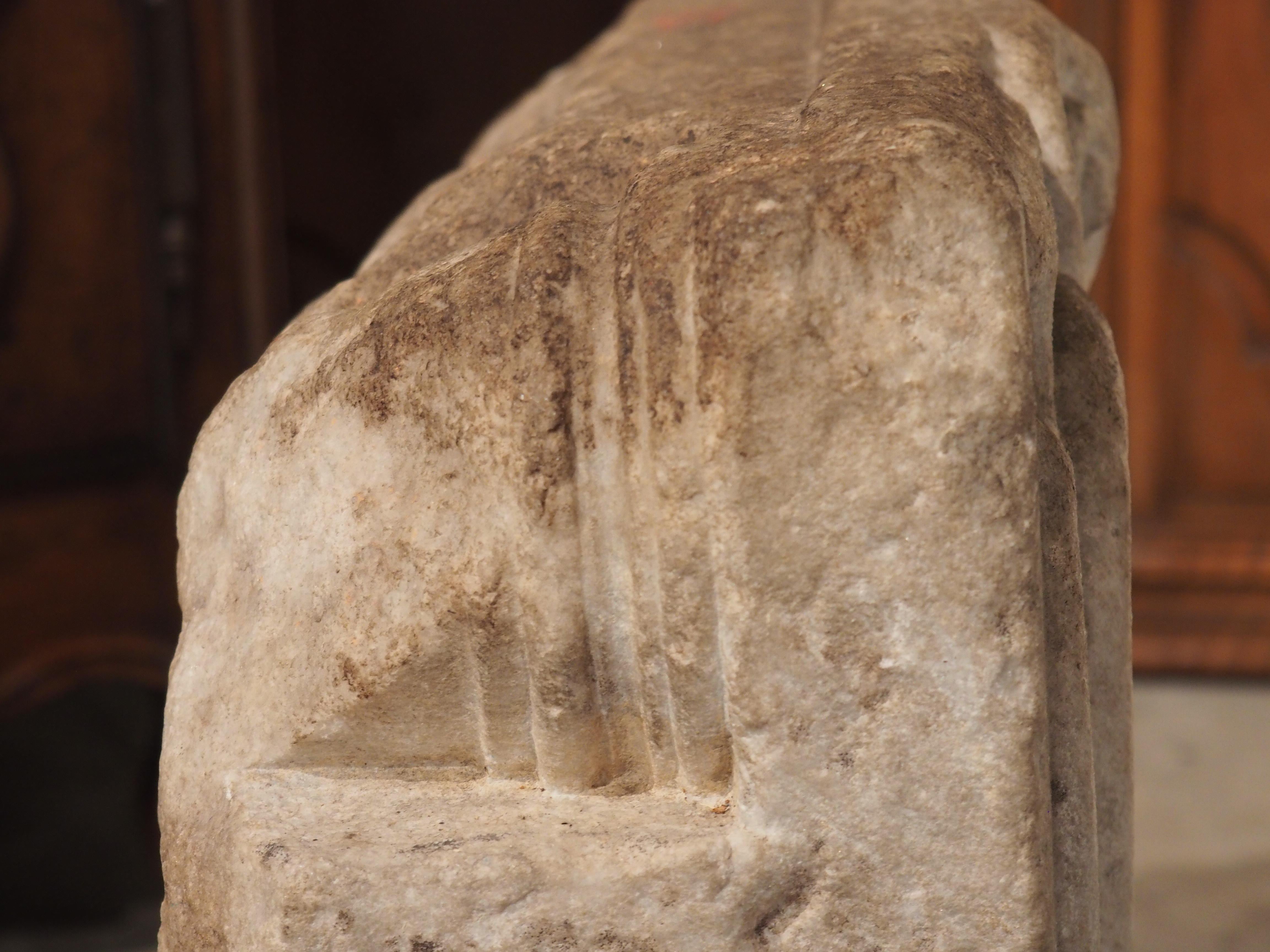 Geschnitzte und montierte Stemma-Kartusche aus Marmor aus der Toskana, Italien, 16. Jahrhundert im Angebot 7