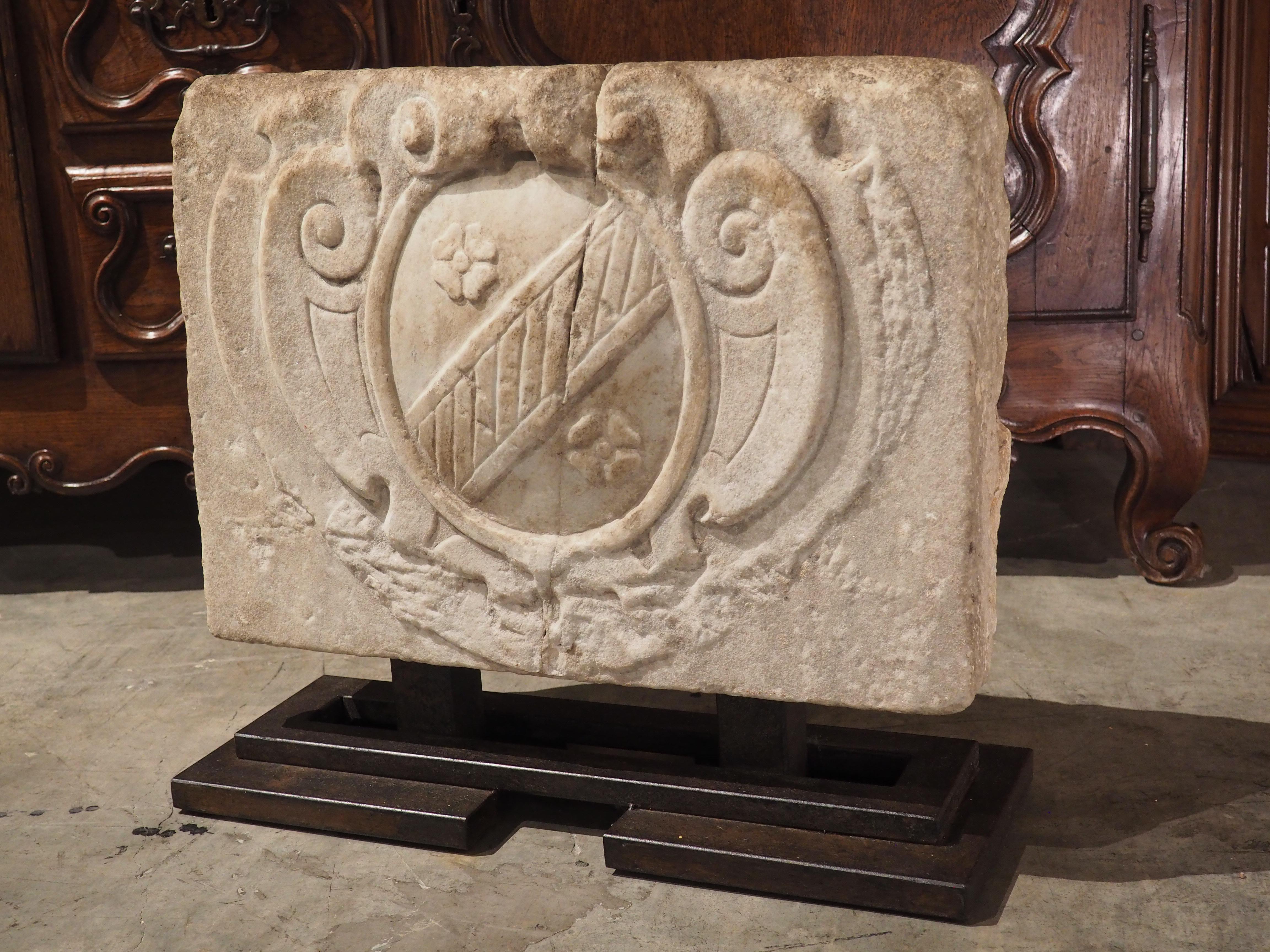 Carved and Mounted Marble Stemma Cartouche from Tuscany, Italy, 16th Century For Sale 8
