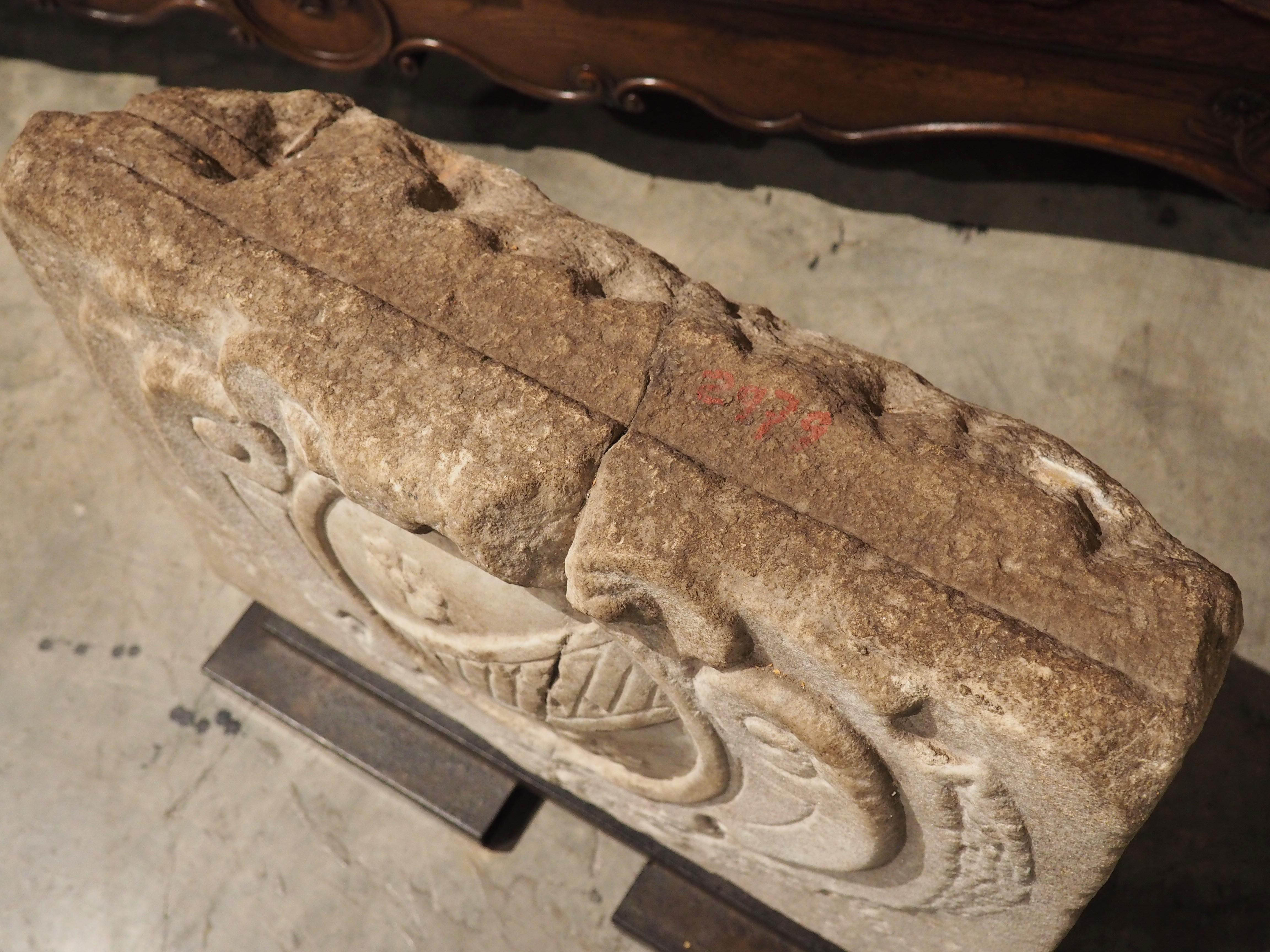 Geschnitzte und montierte Stemma-Kartusche aus Marmor aus der Toskana, Italien, 16. Jahrhundert im Angebot 2