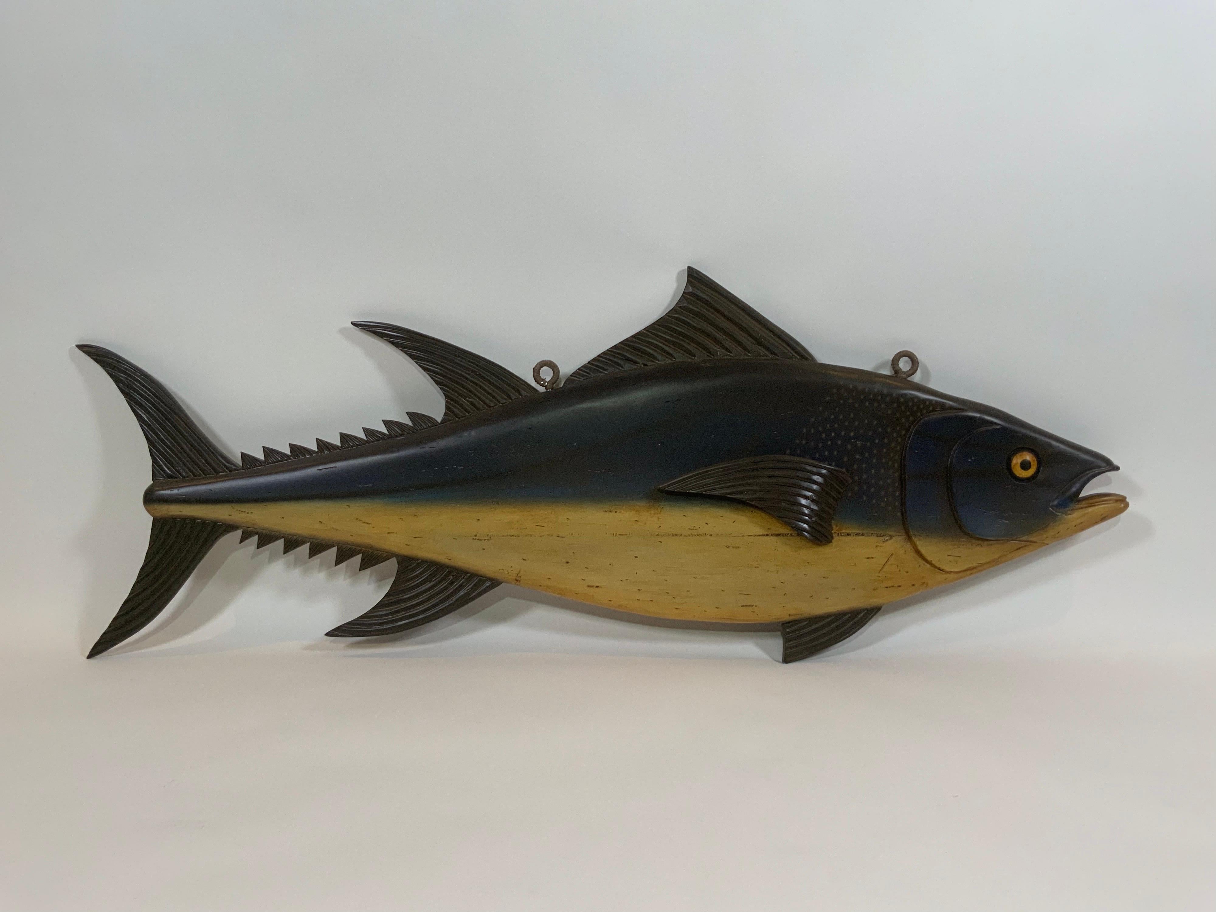 Sculpture de poisson de Tuna sculptée et peinte en vente 2