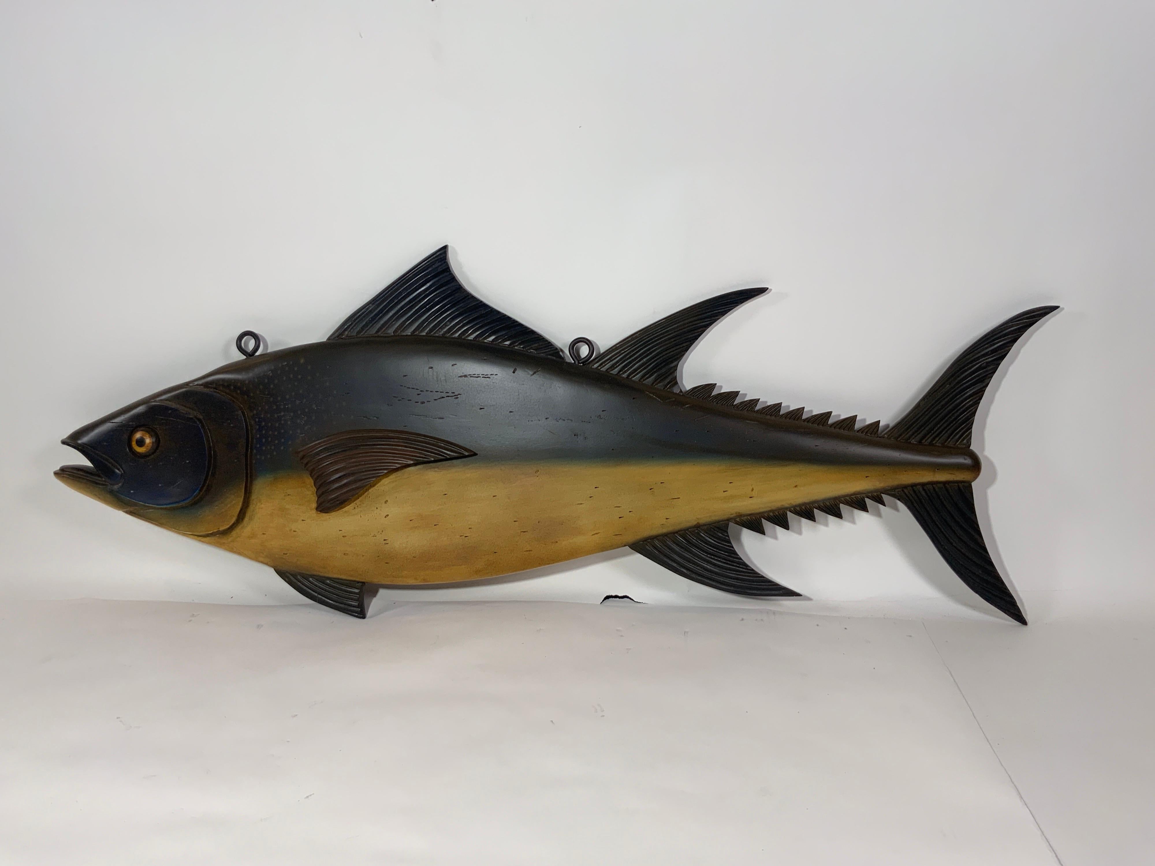 Panneau commercial en forme de poisson de Tuna sculpté et peint en vente 2