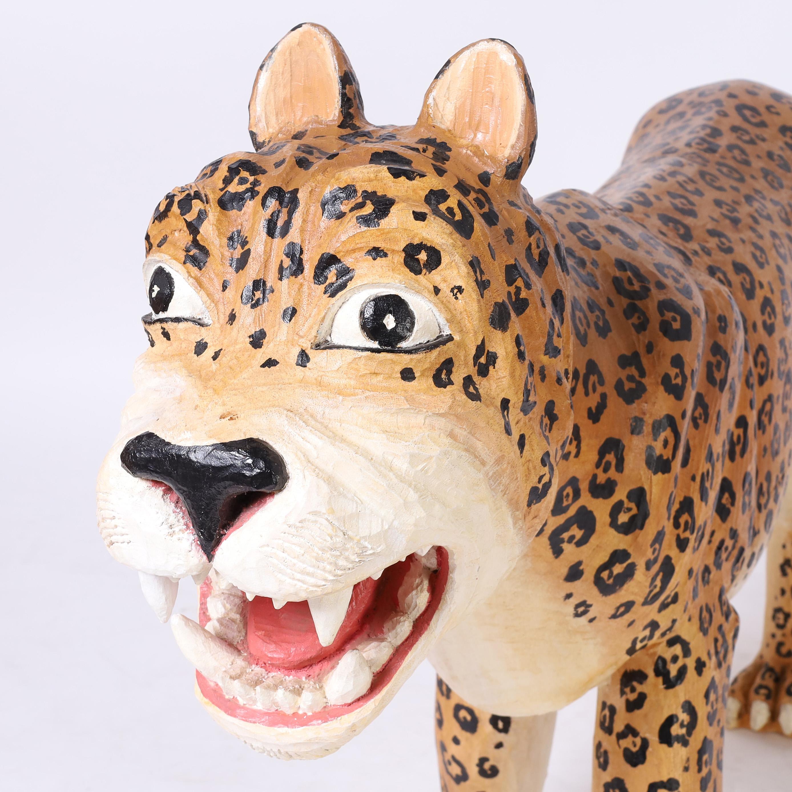20ième siècle Jaguar ou grand félin en bois sculpté et peint en vente